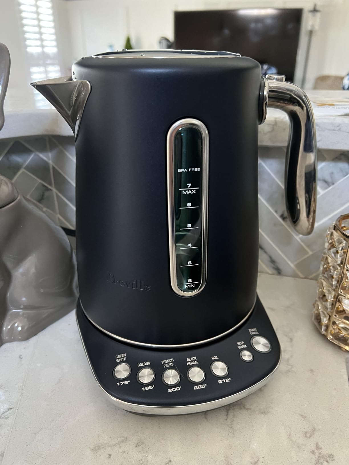 Breville BKE845BSS Smart Kettle Luxe Water Boiler, Brushed Stainless Steel | Intelligently heat water with auto shut-off and keep-warm settings for precise tea brewing | 7 cup capacity customer photo 1