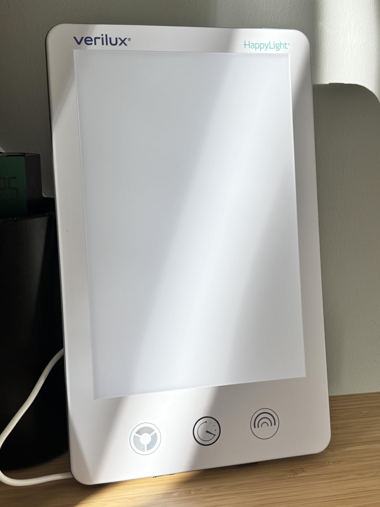 Verilux HappyLight Luxe - Light Therapy Lamp with 10,000 Lux, UV-Free, LED Bright White Light customer photo 2