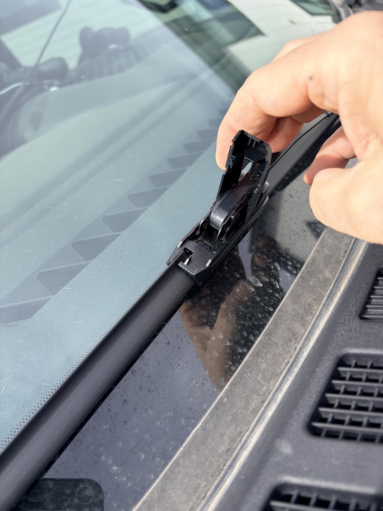 BOSCH 22A22B ICON Beam Wiper Blades - Set of 2 Blades (22A & 22B) | Driver and Passenger Side; Extreme All-Weather Performance and Up to 40% Longer Life customer photo 1