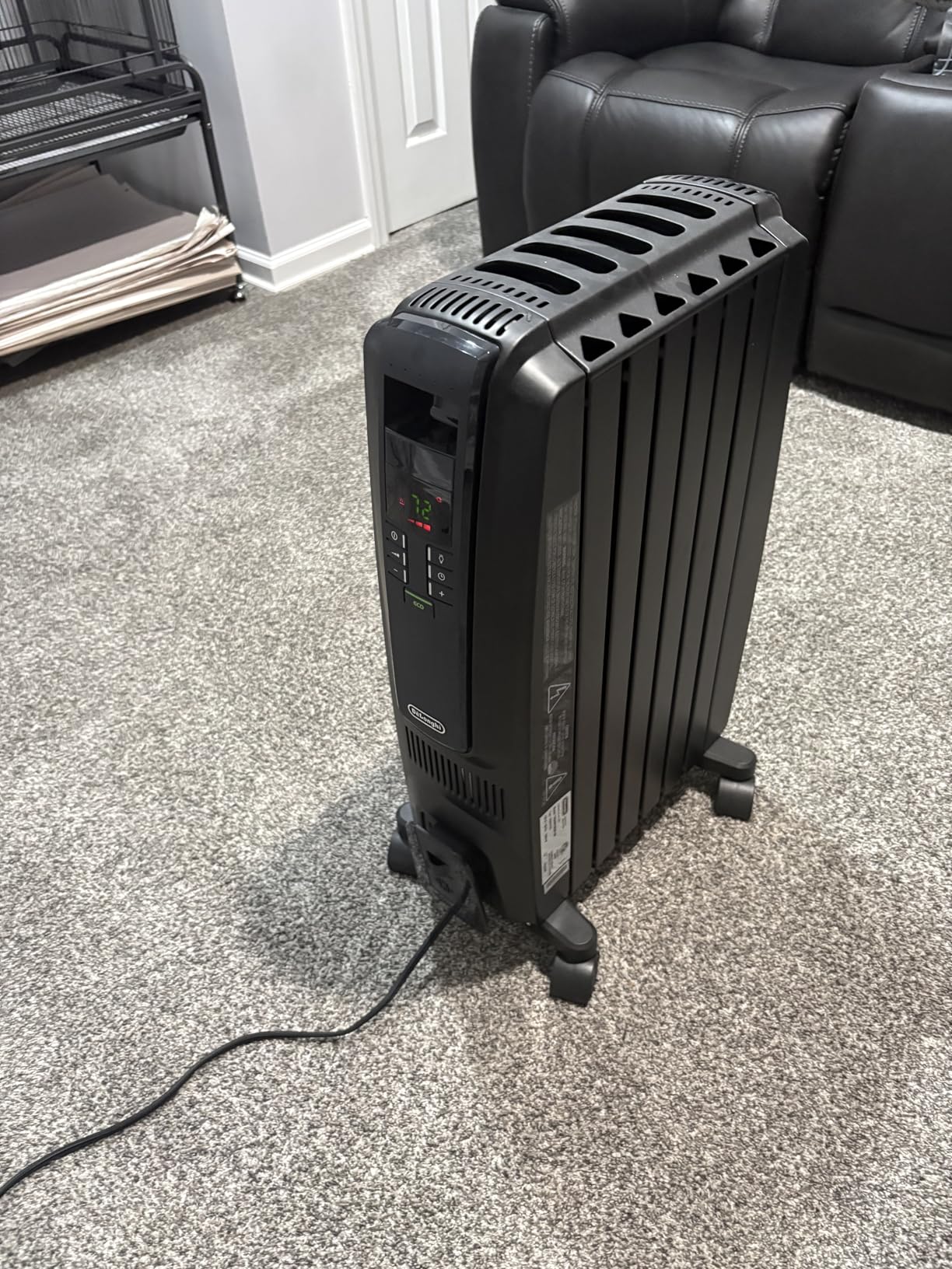 DeLonghi Dragon Digital Oil Filled Radiator Heater, 1500W Electric Space Heater, Programmable Timer, Energy Saving, TRD40615EBK, Black customer photo 1