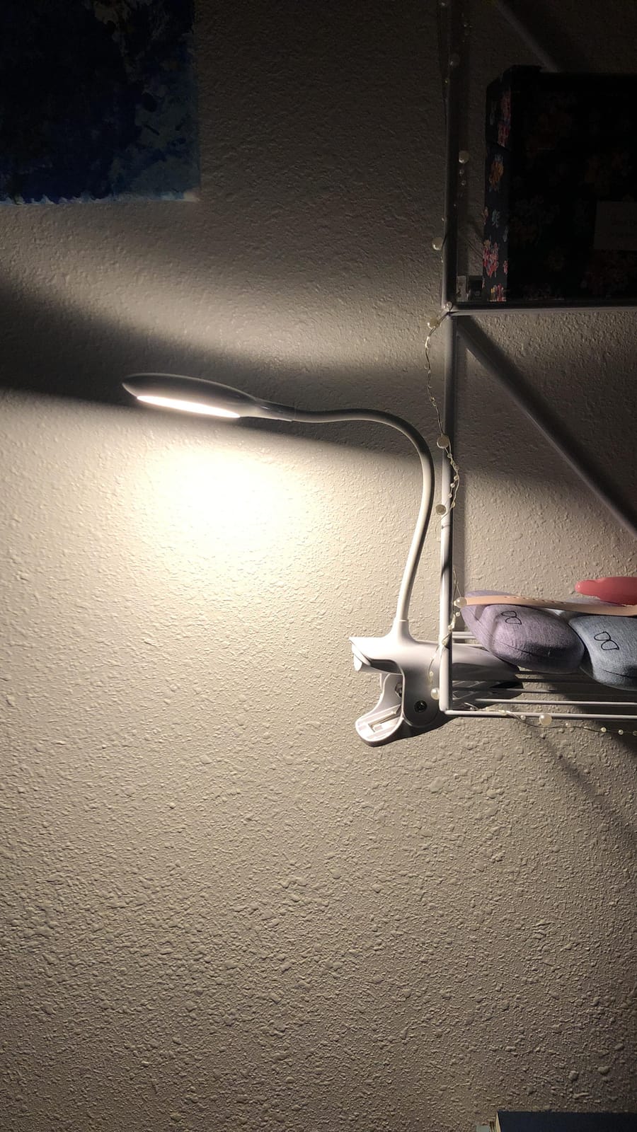 LACOKI Clip on Rechargeable Reading Light for Bed, 3 Color x 3 Brightness 28 LEDs Desk Light, Eye-Caring Desk Lamp with Clamp for Headboard, Table, Desk customer photo 1