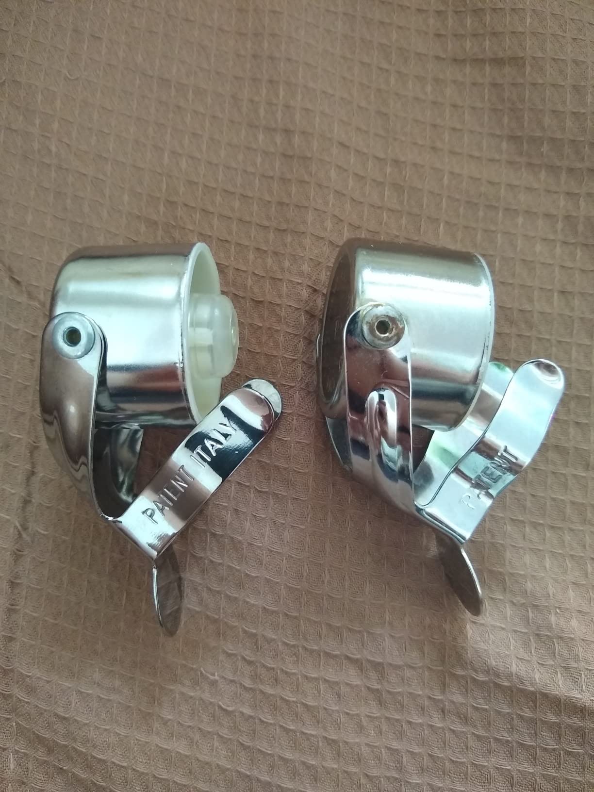 KLOVEO Champagne Stoppers - WAF Patented Seal - Made in Italy | Fits 750ml Bottles, No Pressure Pump Needed, Keeps Bubbles Fresh 3-5 Days, BPA Free, Easy-Lock Stainless Steel Clip customer photo 1