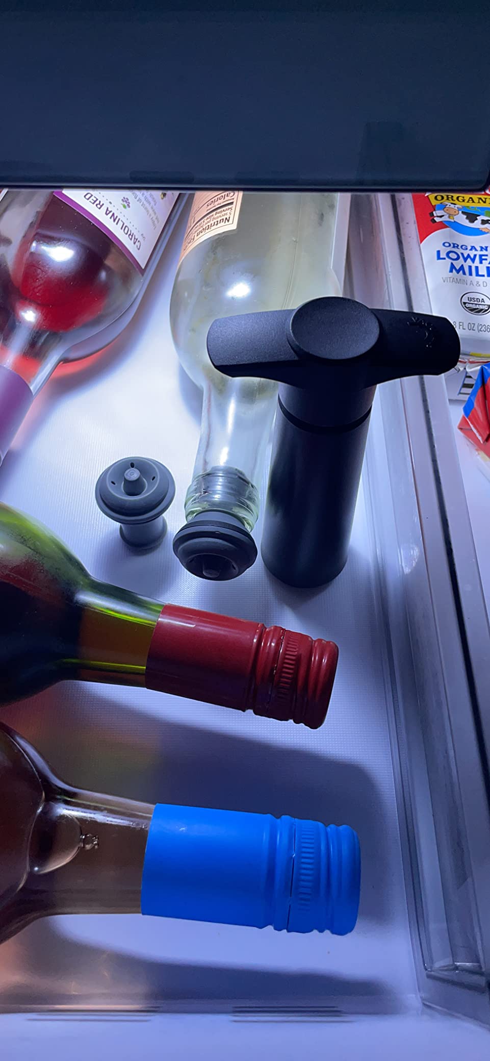 Vacu Vin Original Saver Wine Bottle Stopper - With 4 Vacuum Stoppers - Preserver Wine Stopper with Pump for Red or White Wine - Wine Accessories to Keep Wine Fresh - Airtight Seal Stoppers - Black customer photo 2