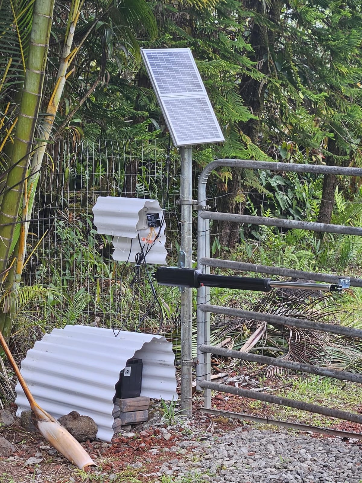 TOPENS A5S Solar Single Swing Gate Opener Medium Duty | Single Swing Gates Up to 16ft OR 550lbs, Easy DIY, Solar Panel and Remote Control Included customer photo 1