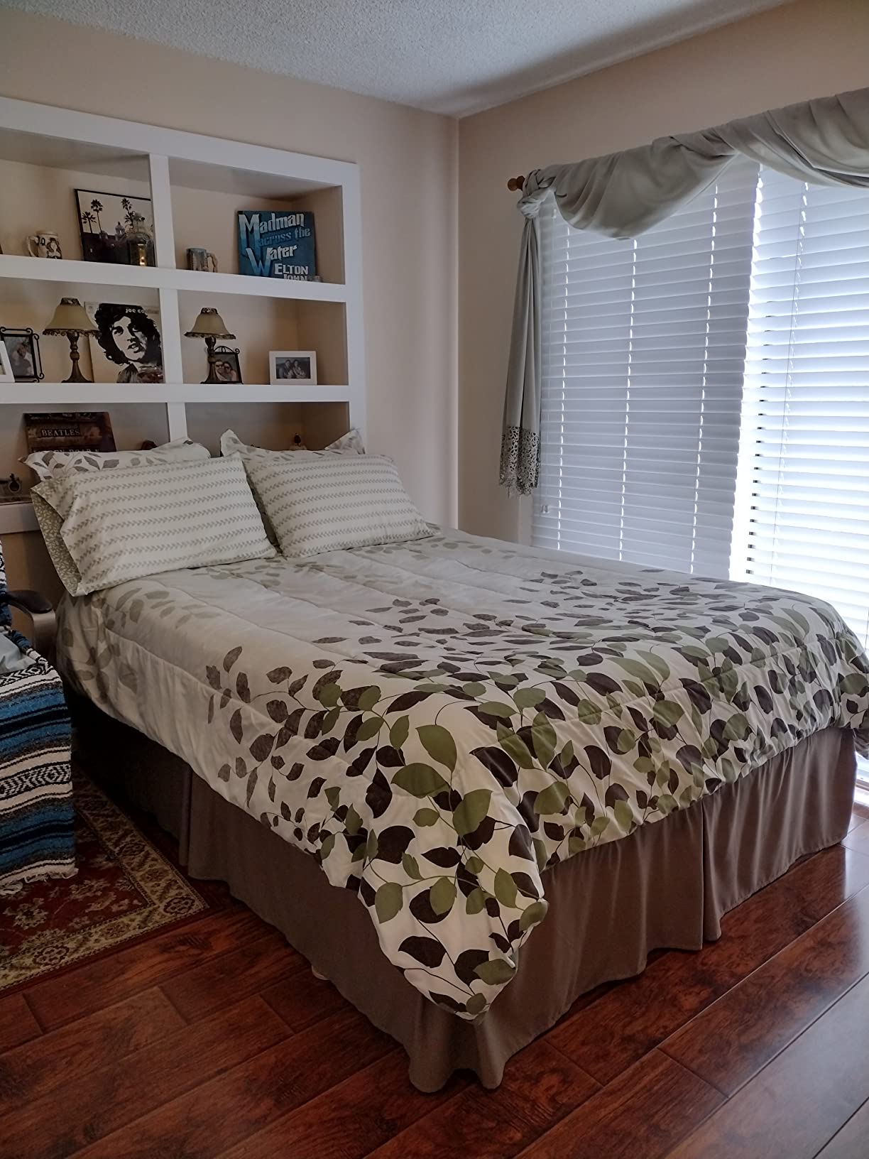 Mellanni Bed Skirt Queen Size - Tailored Drop Bed Skirting, 15-Inch Pleated Dust Ruffle (Queen, White) customer photo 2