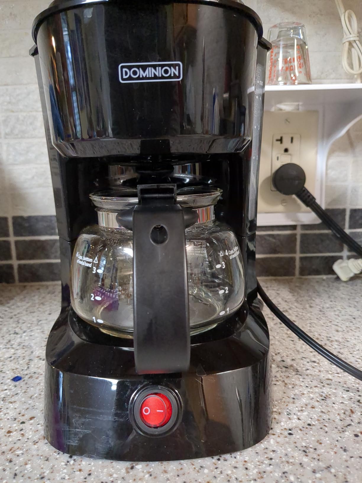 Dominir Compact Coffee Pot Brewer Machine, Quiet Operation with On/Off LED Indicator Light, Convenient Cord Storage and e, Black customer photo 1