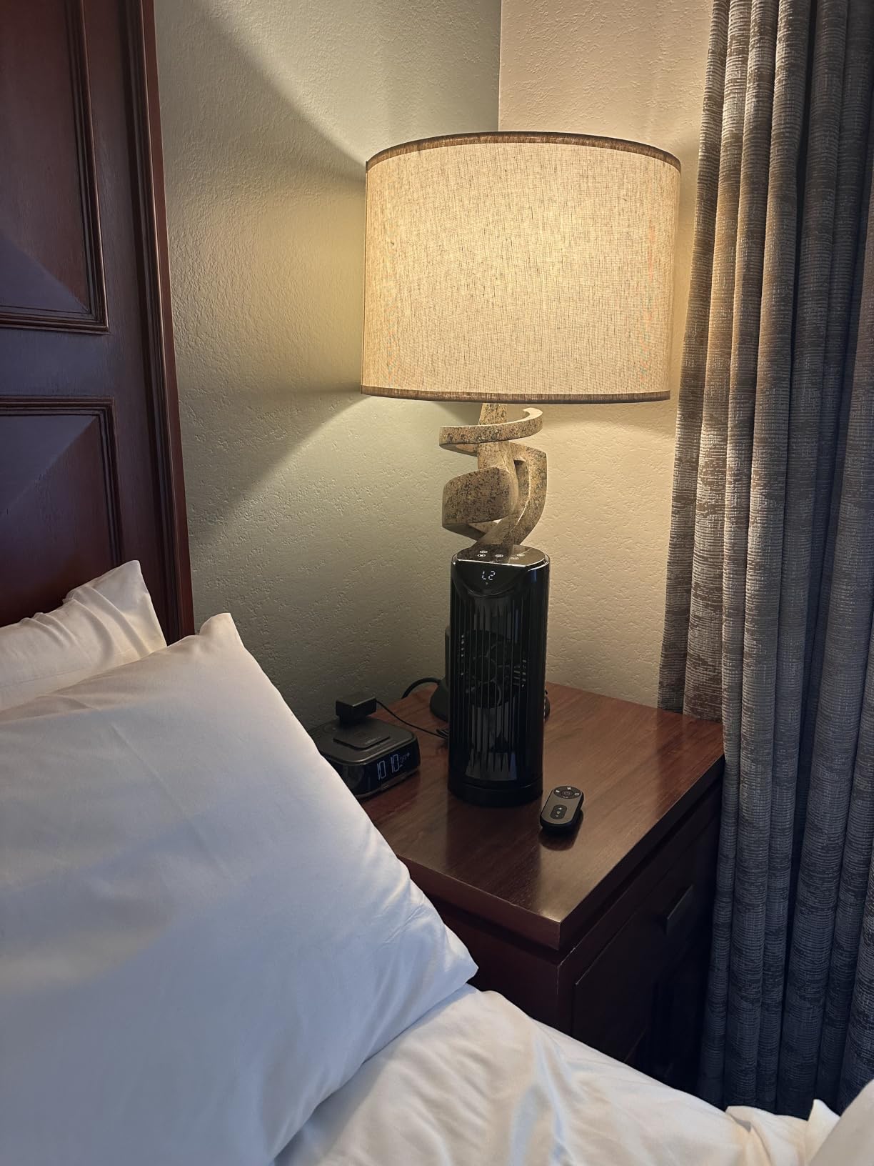 Personal Tower Fan for Bedroom with Remote, Portable Desk Table Fan, 4 Speeds Cooling Standing Fan with 12H Timer, 60° & 110° Oscillating Floor Tower Fans That Blows Cold Air for Bedroom Office, Black customer photo 1