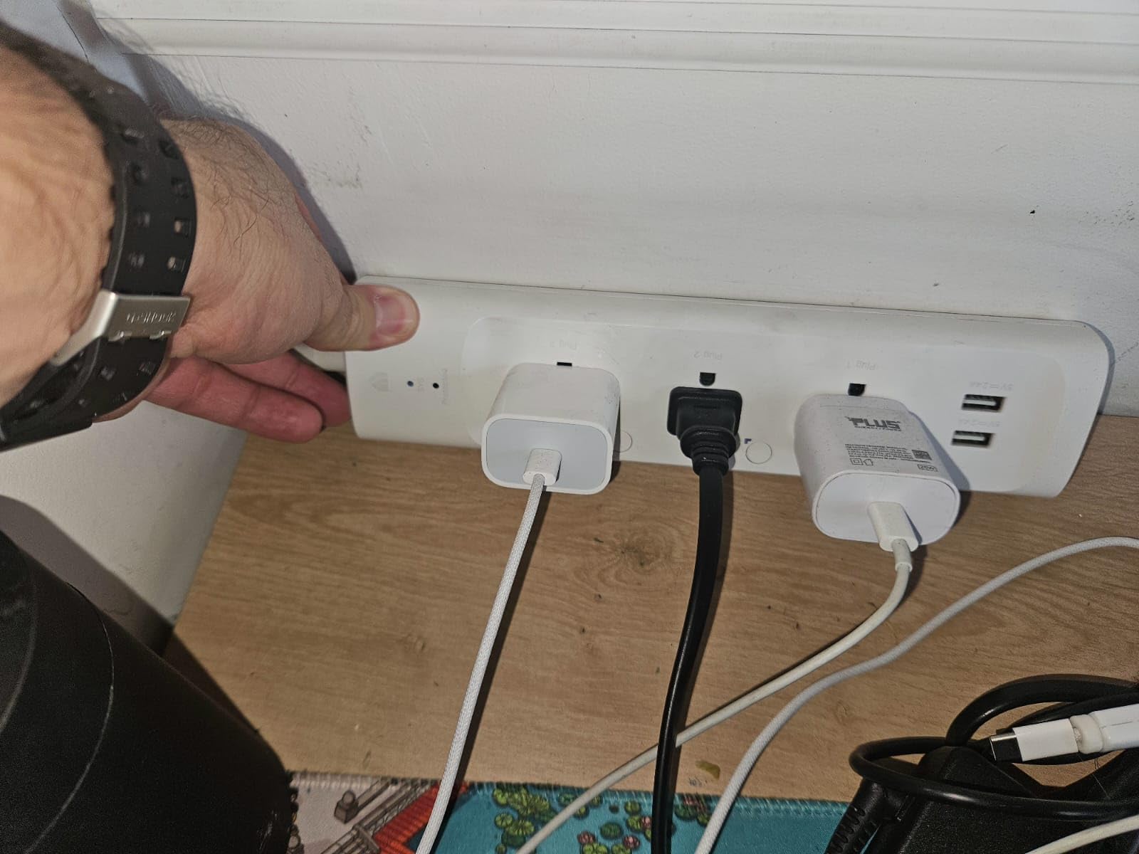 Kasa Smart Plug Power Strip, KP303, Smart Outlet, No Hub Required | Surge Protector with 3 Individually Controlled Smart Outlets and 2 USB Ports, Works with Alexa & Google Home customer photo 1