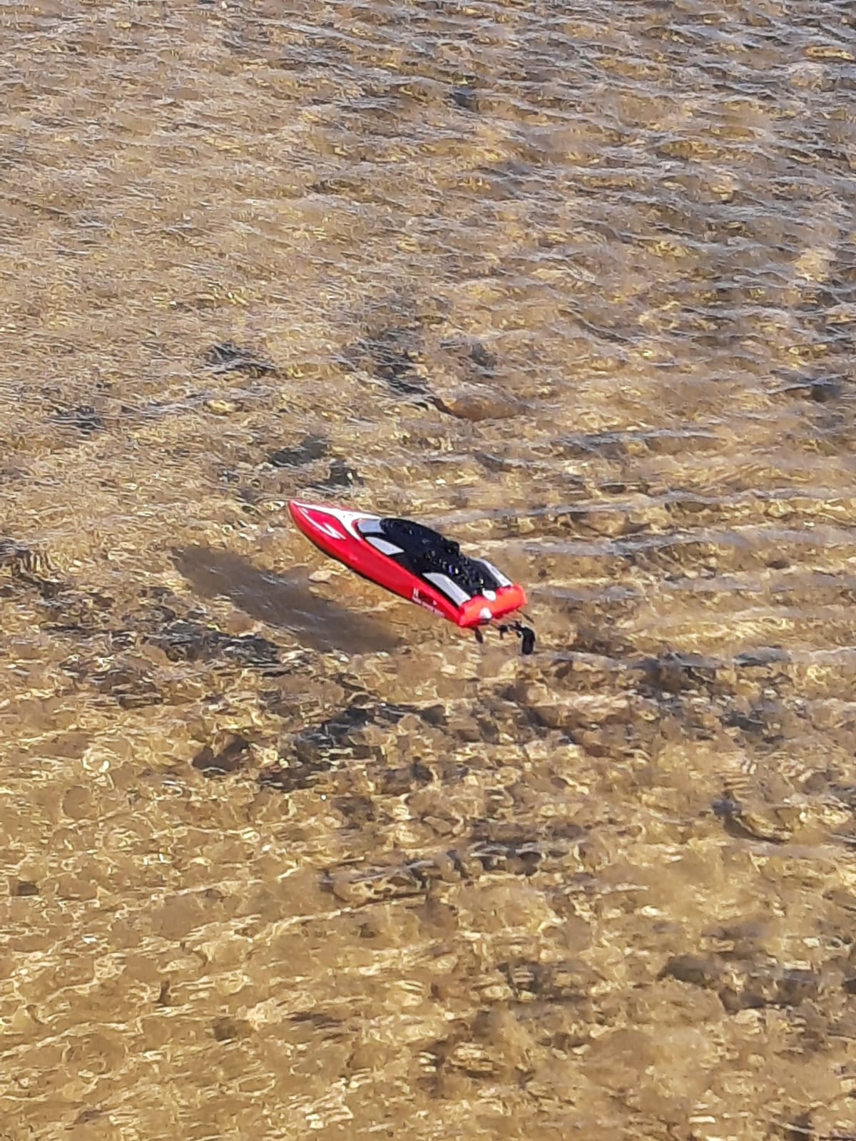 DEERC H120 Fast RC Boat for Pools and Lakes, 2.4 GHz 20+ MPH Racing Boats for Kids & Adults with Rechargeable Battery, Low Battery Alarm, Capsize Recovery, Gifts for Boys Girls customer photo 1
