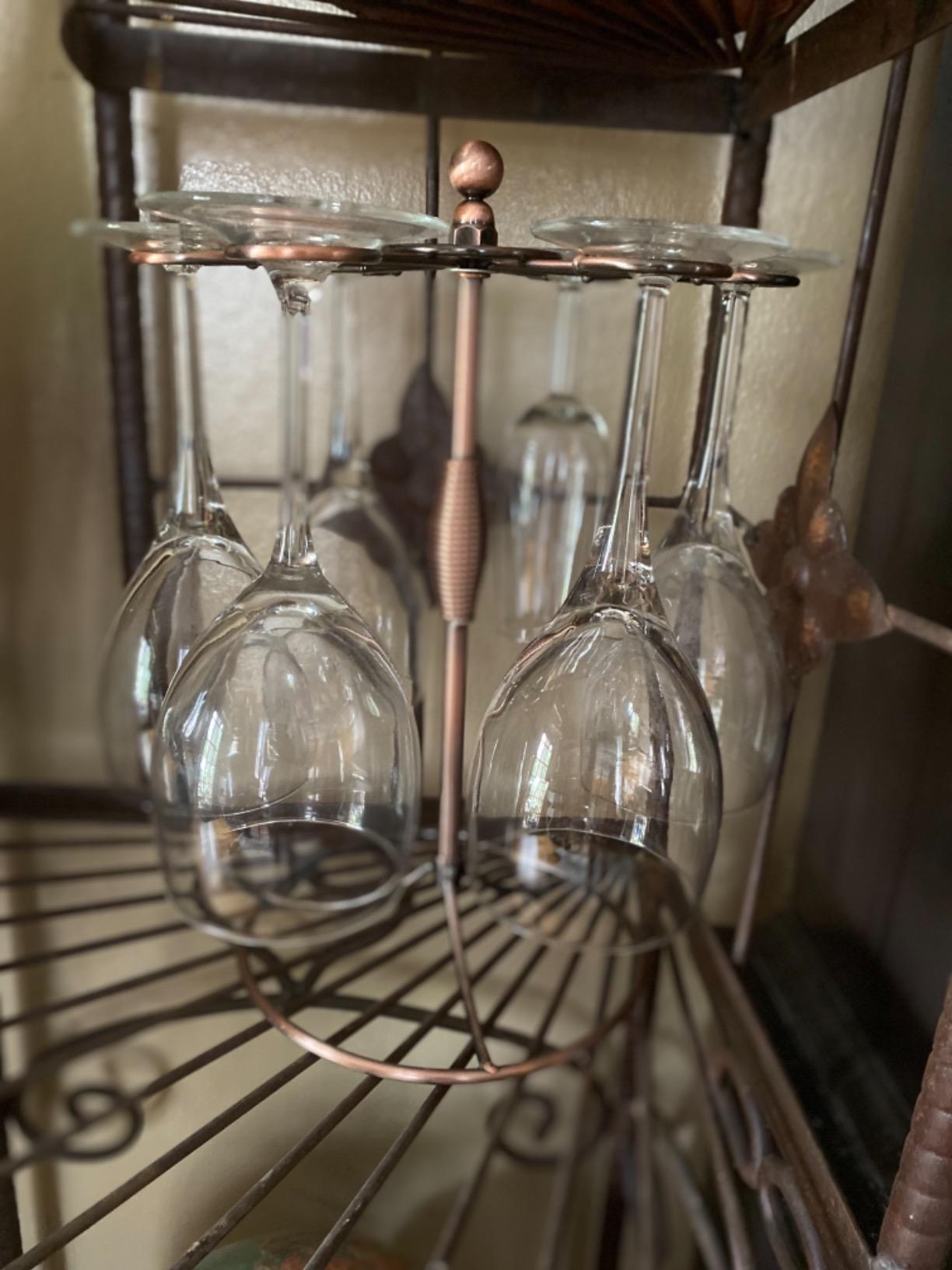 GeLive Bronze Wine Glass Holder Stand, Antiqued Countertop Freestanding Stemware Drying Rack, Artistic Tabletop Glass Display Hanger With 6 Hooks for Home and Bar Storage customer photo 1