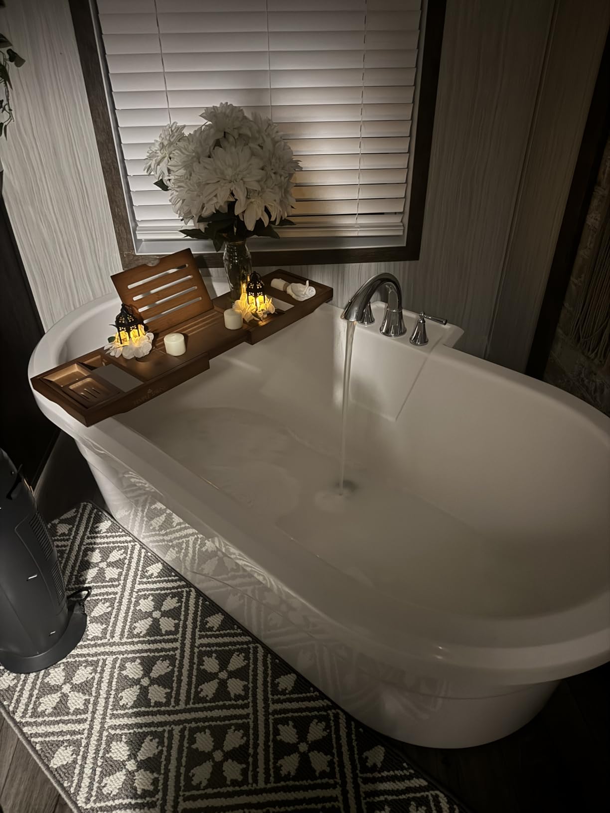 Temple Spring Bamboo Bathtub Tray Caddy for Tub - Expandable Wood Bath Tray with Solid Book Stand Wine Holder and Non-Slip Pads - Includes Bamboo Soap Dish and Spa Accessories - Luxury Bath Gift Set customer photo 2