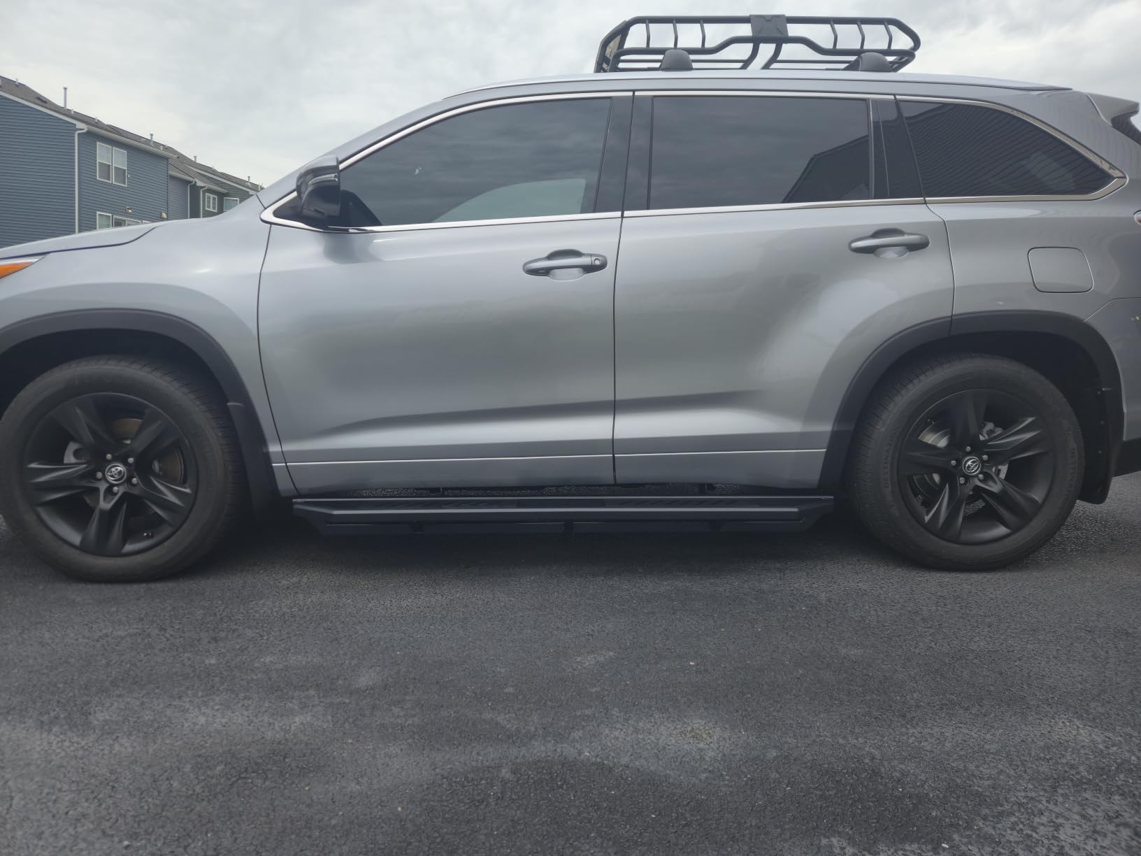 Tyger Auto TG-RK1B942B Heavy Duty Roof Mounted Cargo Basket Rack, L57.5 x W42 x H6, Roof Top Luggage Carrier with Wind Fairing, Black customer photo 1