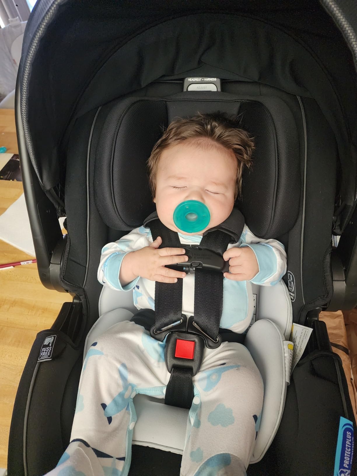 Graco SnugRide SnugFit Infant Car Seat, Baby Car Seat with Anti Rebound Bar for Extra Safety, No-Rethread Harness, Latch Equipped Carseat, Gotham customer photo 2