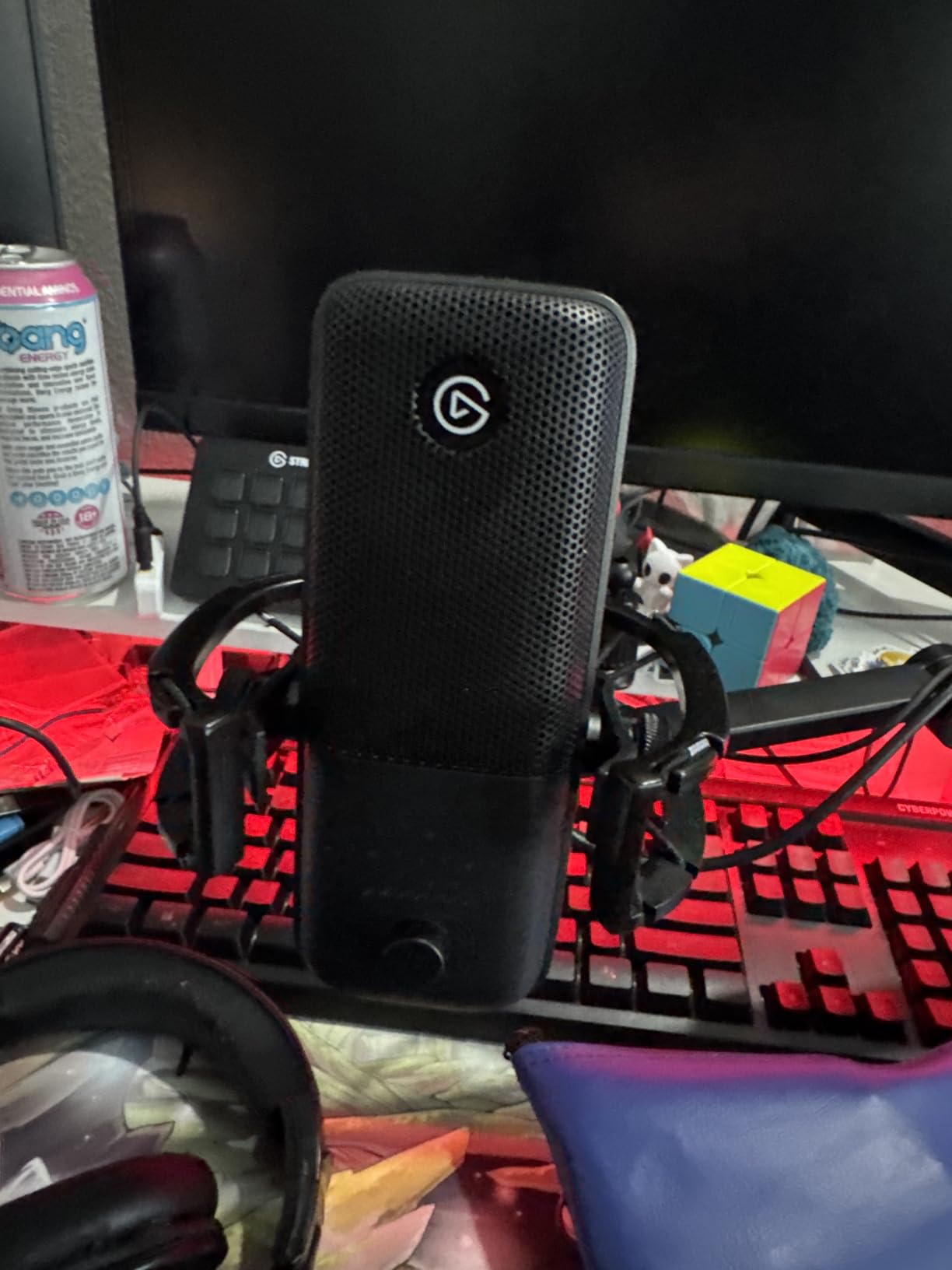 Elgato Wave:3 USB Condenser Microphone for Streaming | Cardioid capsule, 24-bit/96kHz audio, Anti-distortion Clipguard, Free mixer software, Plug and play, For Mac and PC customer photo 1