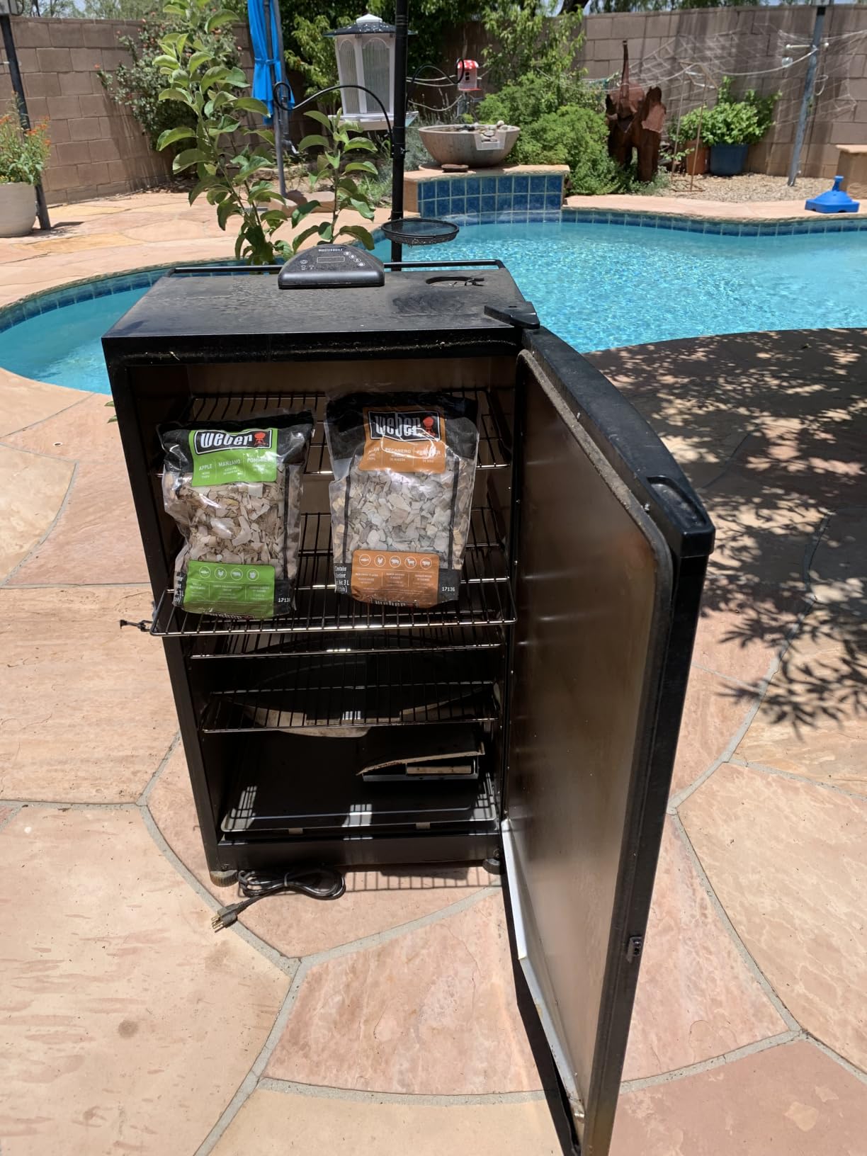 Masterbuilt 40-inch Digital Electric Vertical BBQ Smoker with Side Wood Chip Loader, Chrome Smoking Racks and 970 Cooking Square Inches in Black, Model MB20072918 customer photo 1