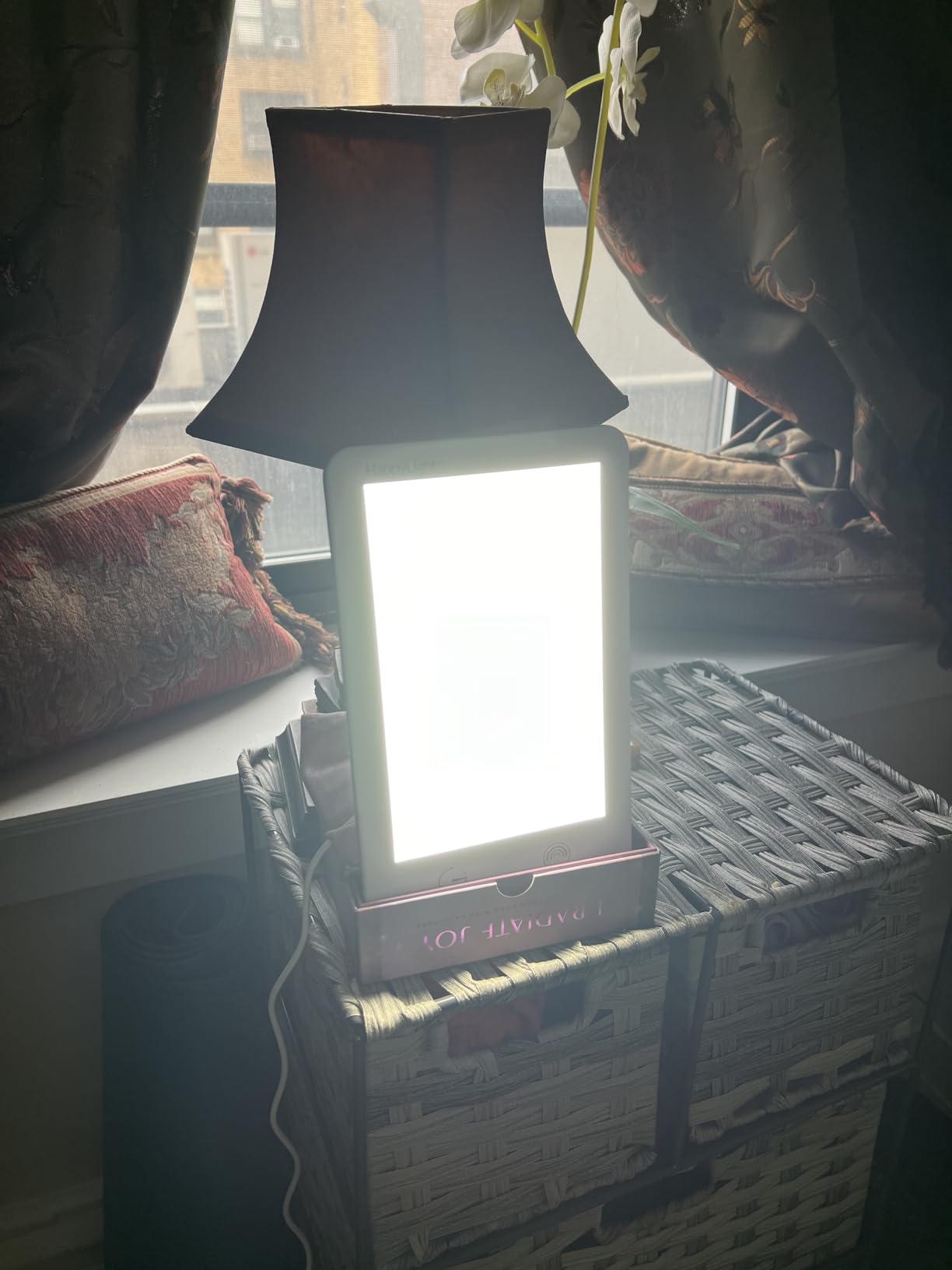 Verilux HappyLight Lumi Plus - Light Therapy Lamp with 10,000 Lux, UV-Free, LED Bright White Light customer photo 2