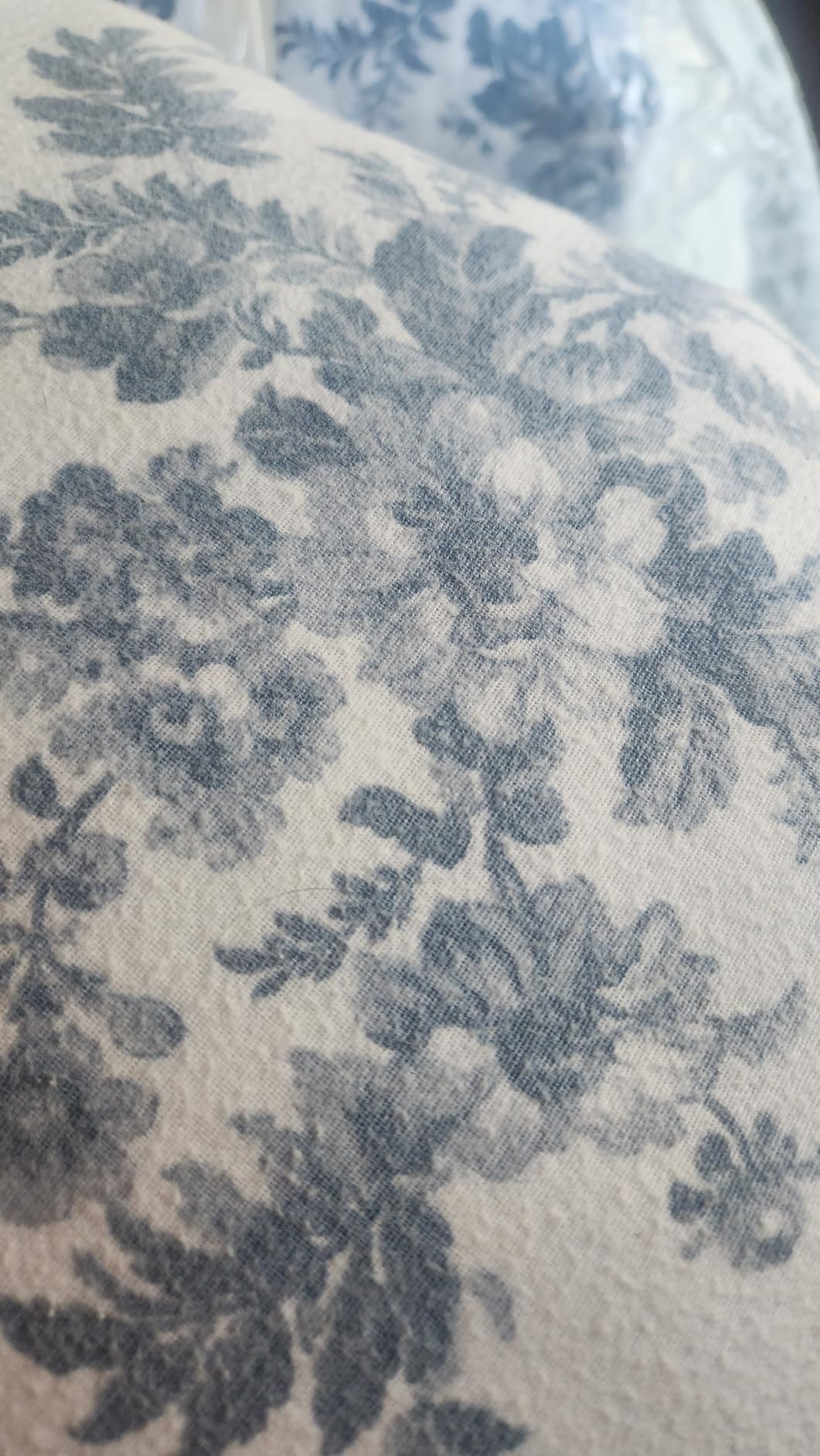 Laura Ashley - Flannel Sheets Queen Size, Anti-Pilling & Wrinkle Resistant Cotton, Touchably Soft for All-Season Comfort - Bed Sheets with Matching Pillowcases & Fitted Sheet (Fawna Grey) customer photo 2