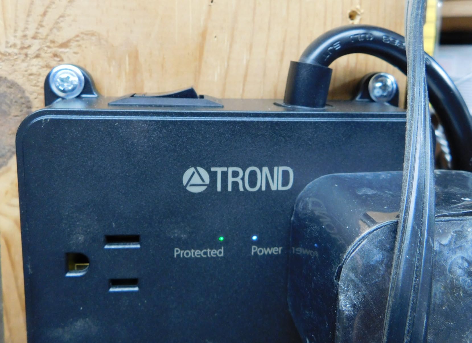 TROND Surge Protector Power Strip 5ft Cord, 4000J, 4 USB, ETL Listed, Black | 13 Widely-Spaced Outlets Expansion with USB C Ports, Low-Profile Flat Plug, Wall Mount, Extension Cord, 14AWG Heavy Duty customer photo 1