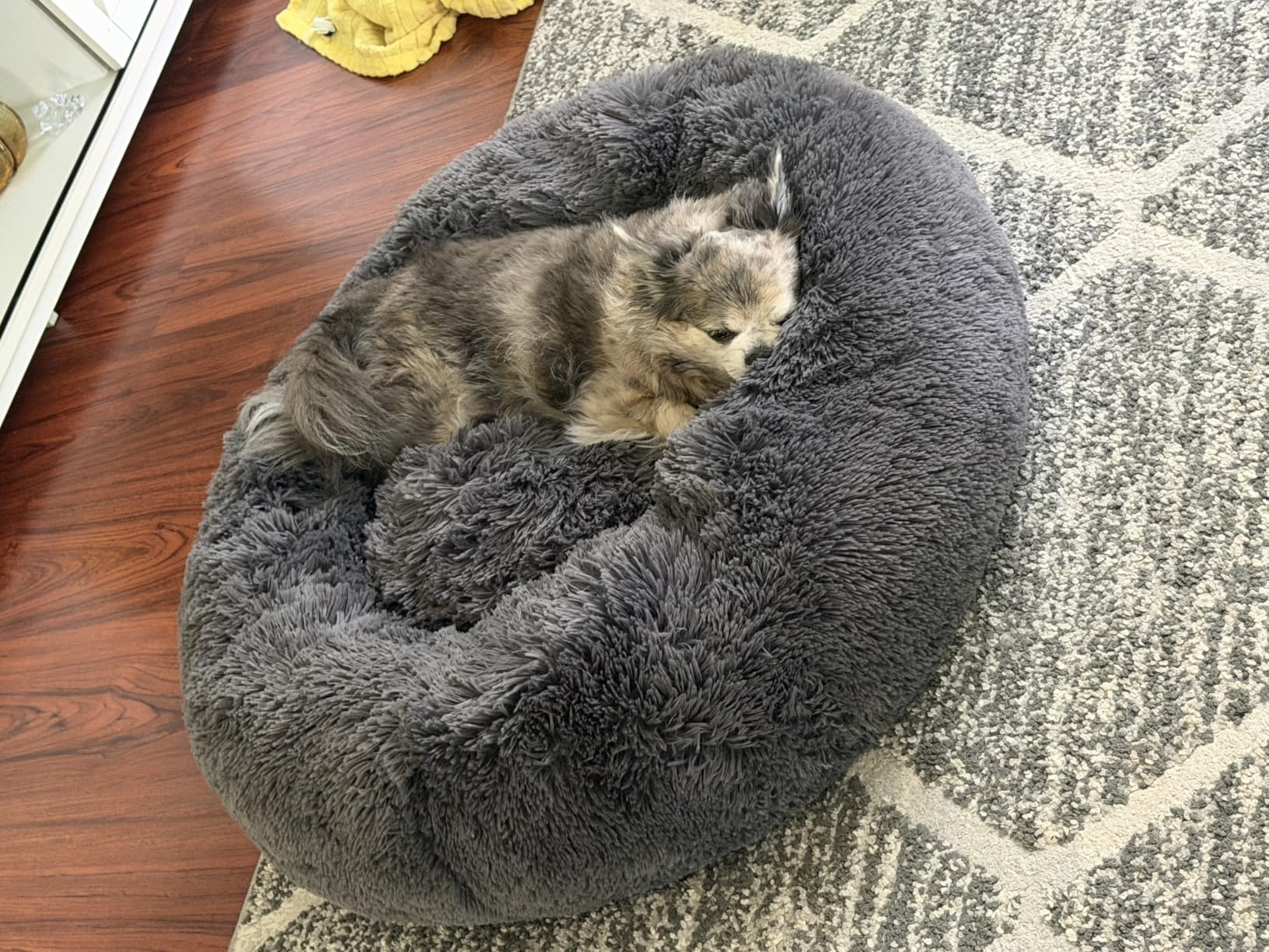 Bedsure Calming Dog Bed Medium Size Dog Donut Washable Pet Bed, 30in Camel - Fluffy Faux Fur Round Cuddler, Anti-Slip Bottom, Anti-Anxiety, Deep Sleep for Pets Up to 45 Lbs customer photo 1