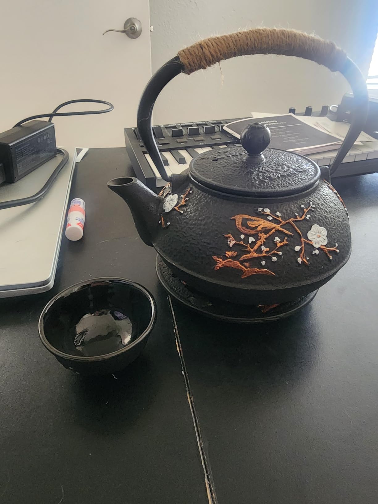 Japanese Style Cast Iron Teapot with Infuser Trivet Tetsubin Kettle | Chinese Tea Set for Adults Iron Tea Pots with 4 Tea Cups Black (Magpie and Plum Pattern) customer photo 1