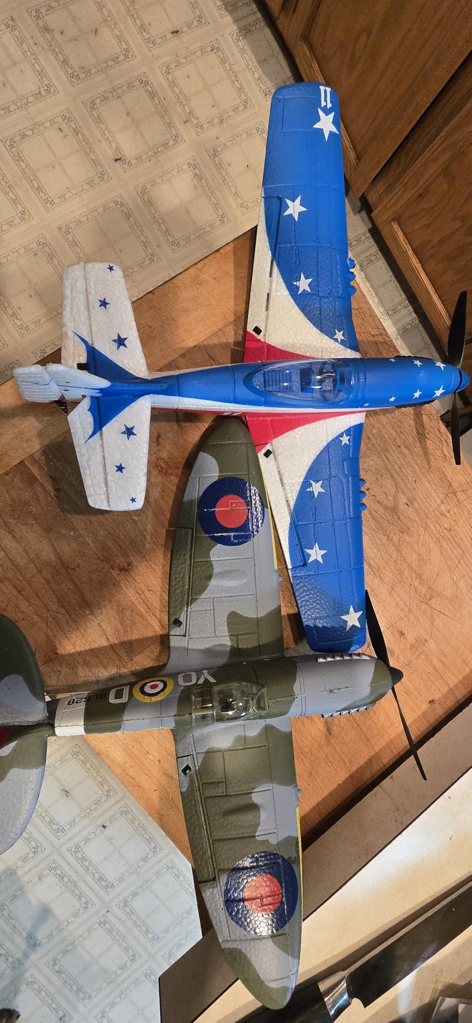 LEAMBE 4 Channel RC Plane, Ready to Fly Aerobatic Aircraft, Easy Control for Beginners, P51 Mustang RC Airplane Best Gift for Adults customer photo 2