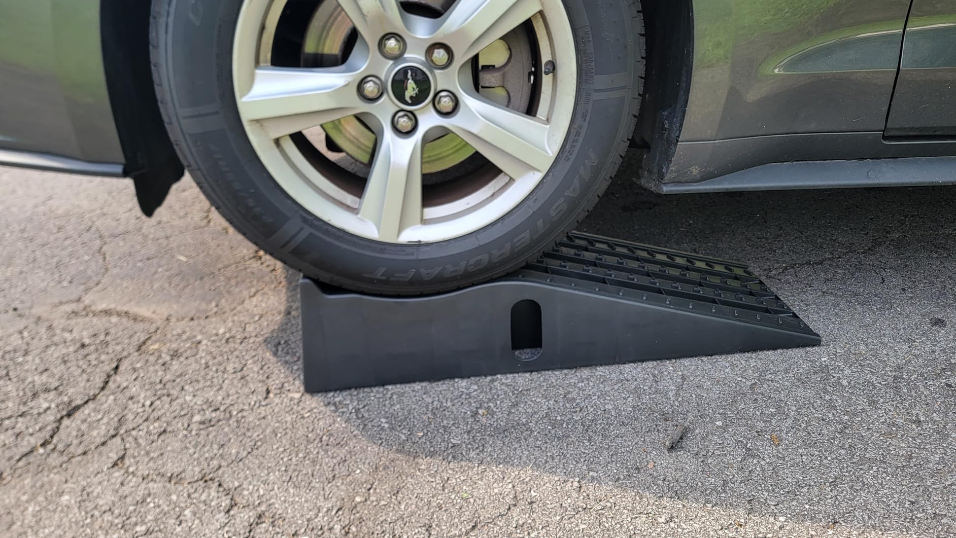 MaxxHaul 50515 6.25 inch Lift Car Ramps, 2-Pack - 6,500lb GVW, Deep Grooved Surface for Stable Tire Placement, Heavy-Duty, Black customer photo 1