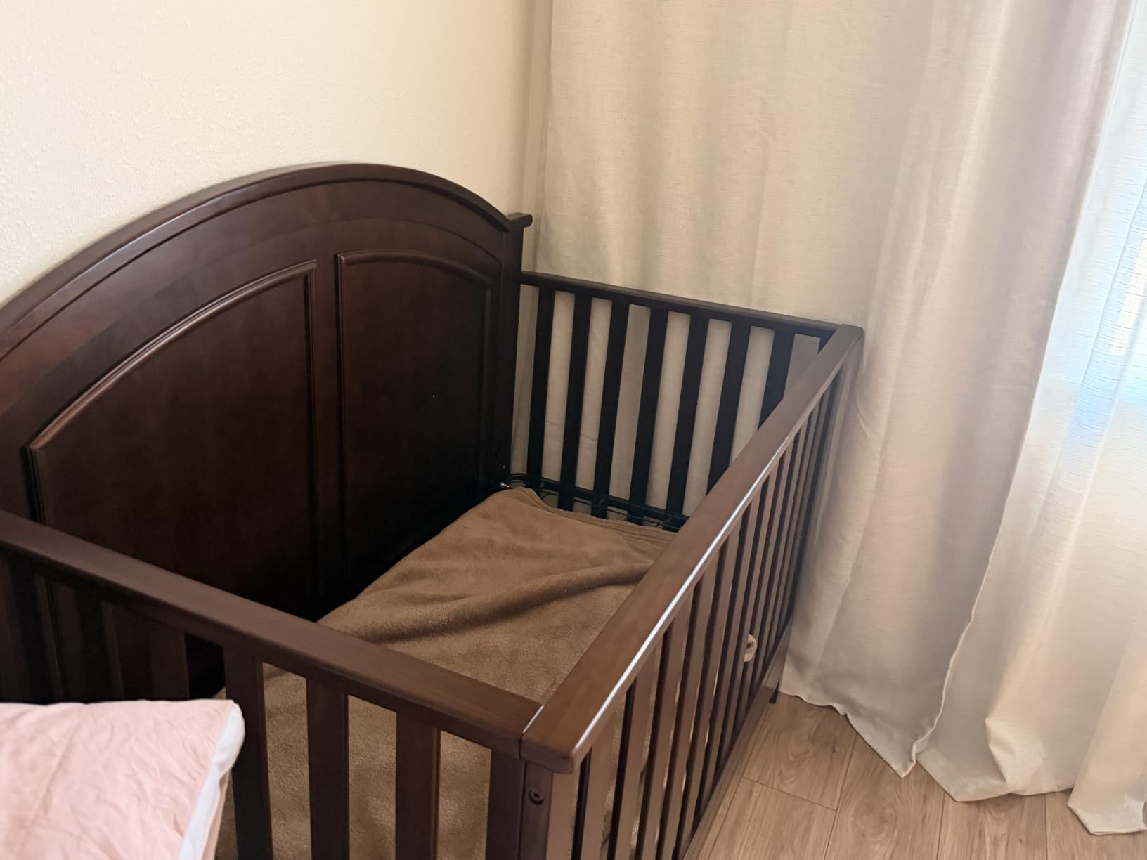 Delta Children Perry 6-in-1 Convertible Crib - Greenguard Gold Certified, Bianca White customer photo 2