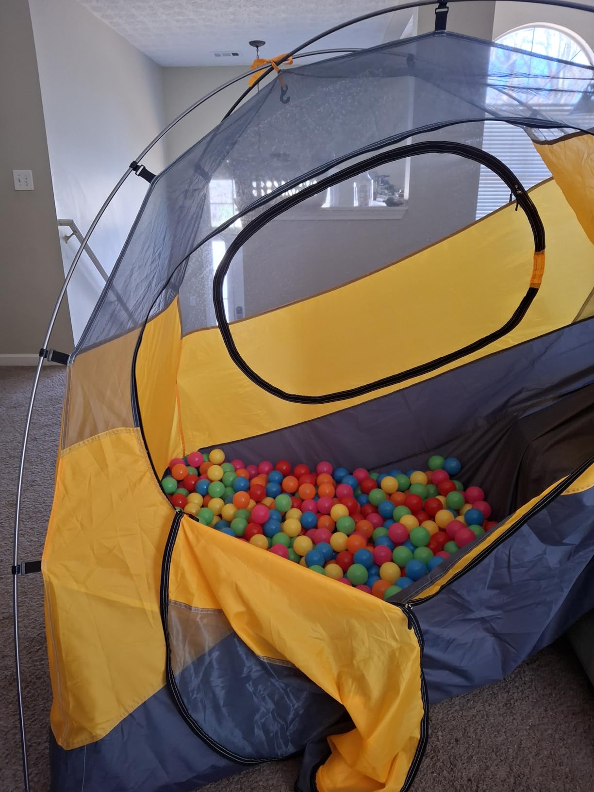 Amazon Basics BPA Free Ball Pit Balls with Storage Bag, Crush-Proof Plastic for Toddlers Kids 12+ Months Play, Phthalate Free, 6 Bright Colors, Pack of 400 customer photo 2