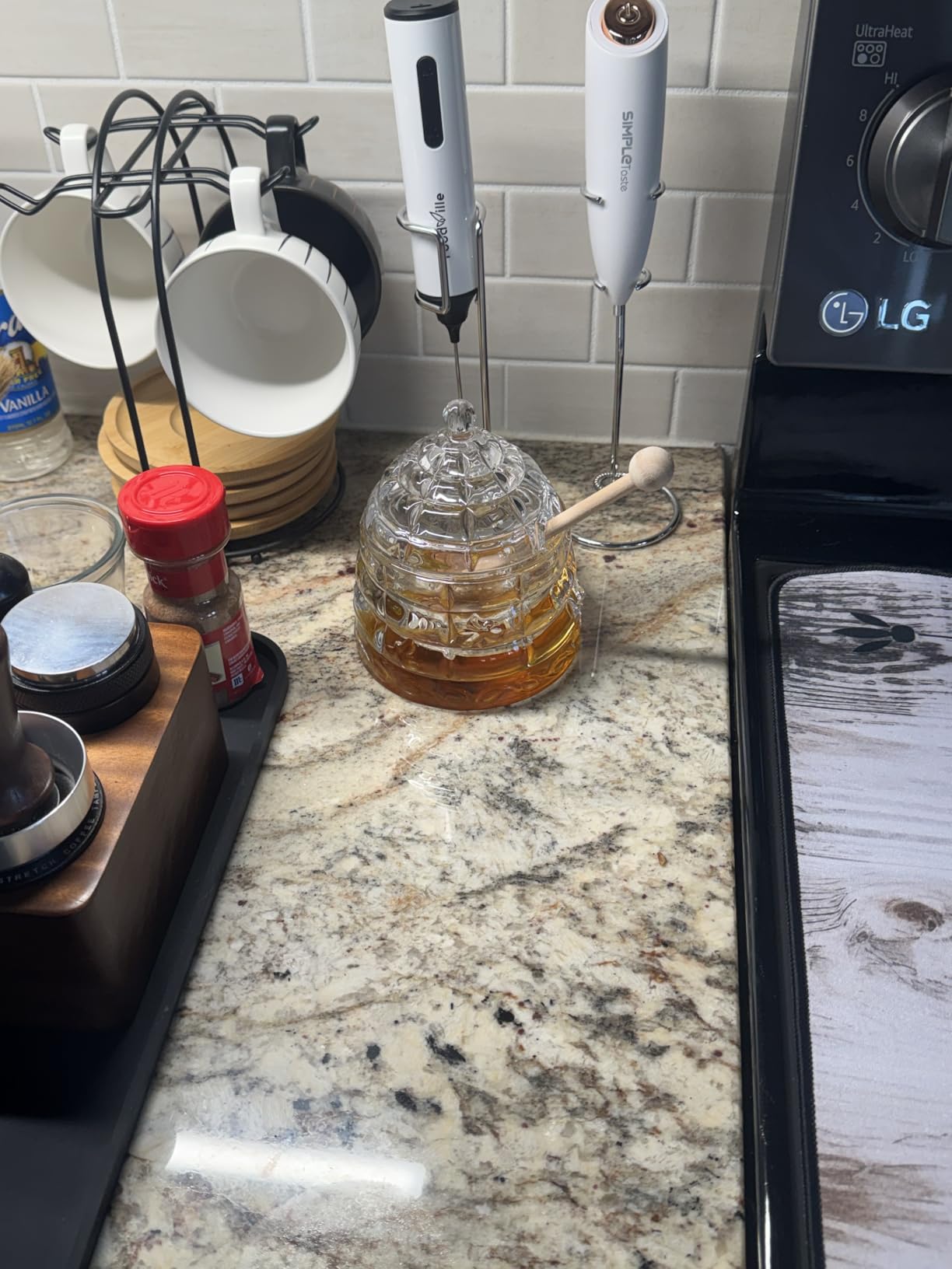 PAULSWAY 9 oz Beehive Crystal Honey Pot with 2 Dipper Sticks - Elegant Glass Honey Jar with Lid, No Drip Honey Dispenser & Syrup Container customer photo 1