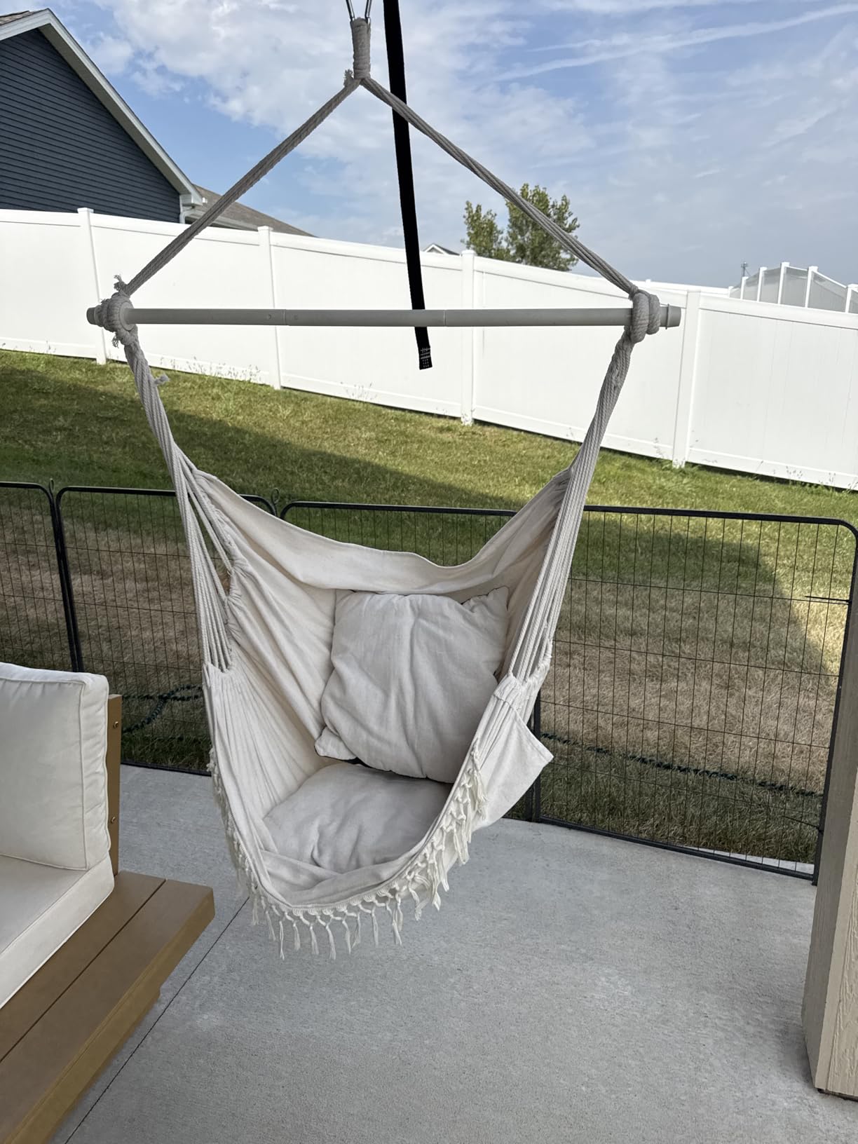 Chihee Hammock Chair Max 500 Lbs 2 Cushions Spreader Bar Strap Carabiner | Collapsible Metal Rod with Anti-Slip Grooves Portable Hanging Swing Side Pocket Macrame Bohemian Chair Indoor Outdoor Garden customer photo 1