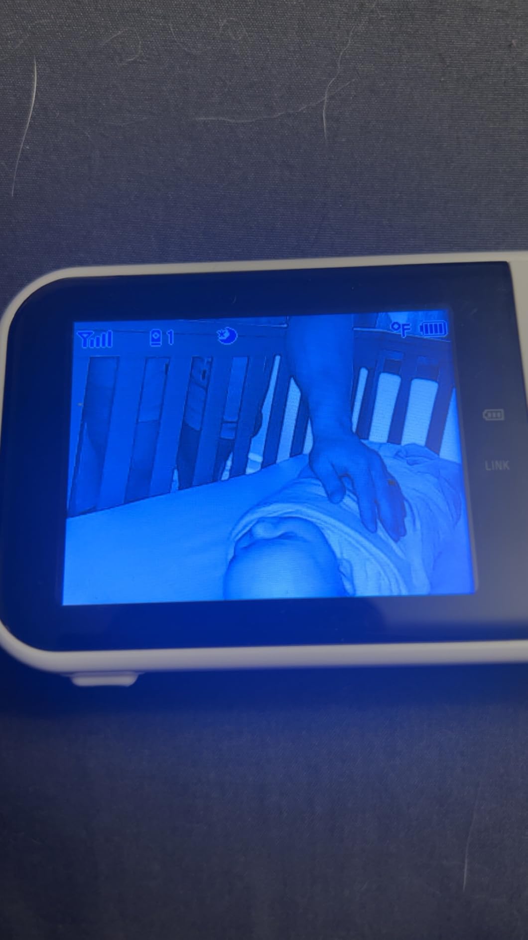 VTech Baby Monitor No WiFi VM819 - 19Hr Video Battery, 1000ft Range, Night Vision, Two-Way Talk, Temperature Sensor, Sound-Activated Screen, Lullabies customer photo 2