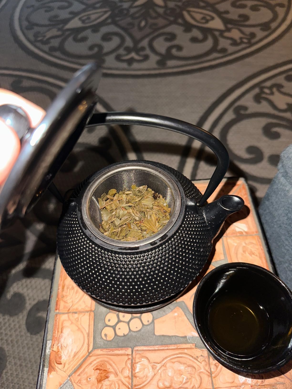 Velaze Cast Iron Teapot Set with Infuser, Japanese Style, 2 Cups, 700ML, 23oz | Heat Preservation with Trivet, Fully Enameled Interior, Beautiful Hammered Design customer photo 1
