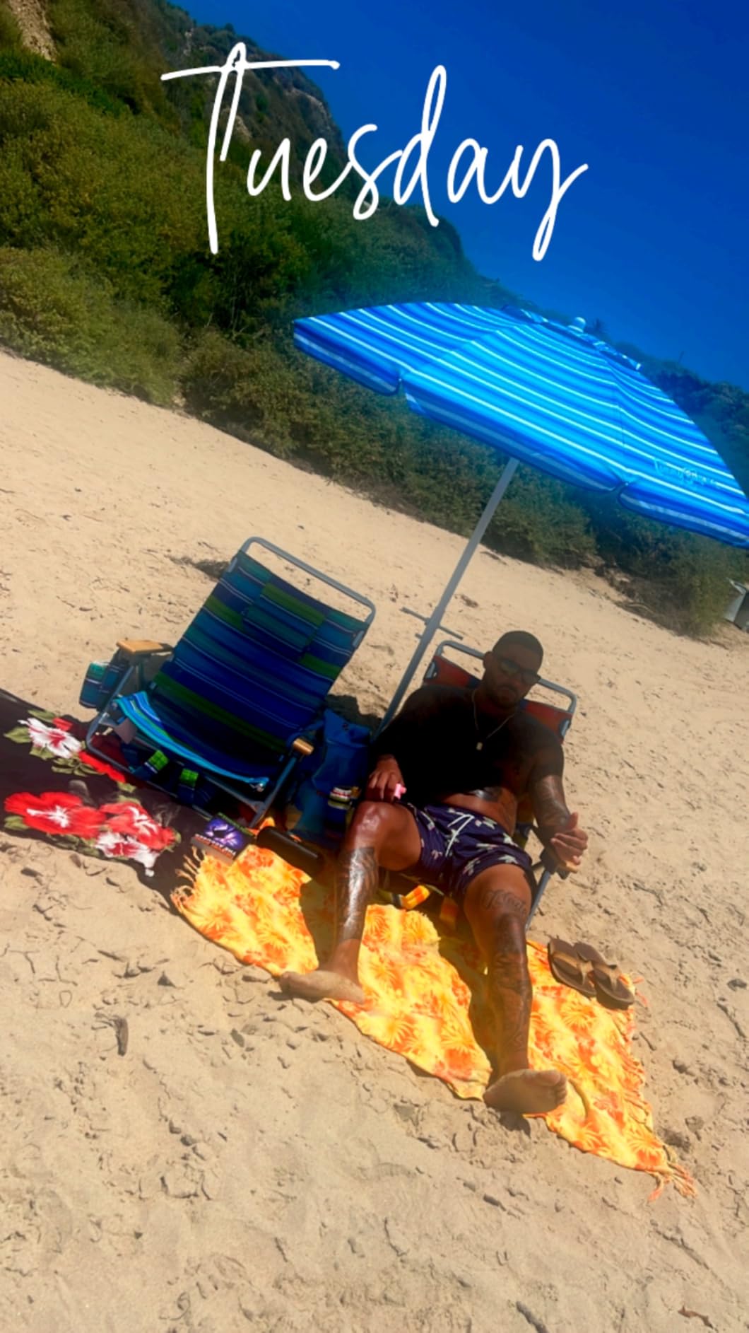 Tommy Bahama 6' UPF 50+ Tilt Beach Umbrella with Integrated Sand Anchor, Wind Vent, and Carry Bag customer photo 1
