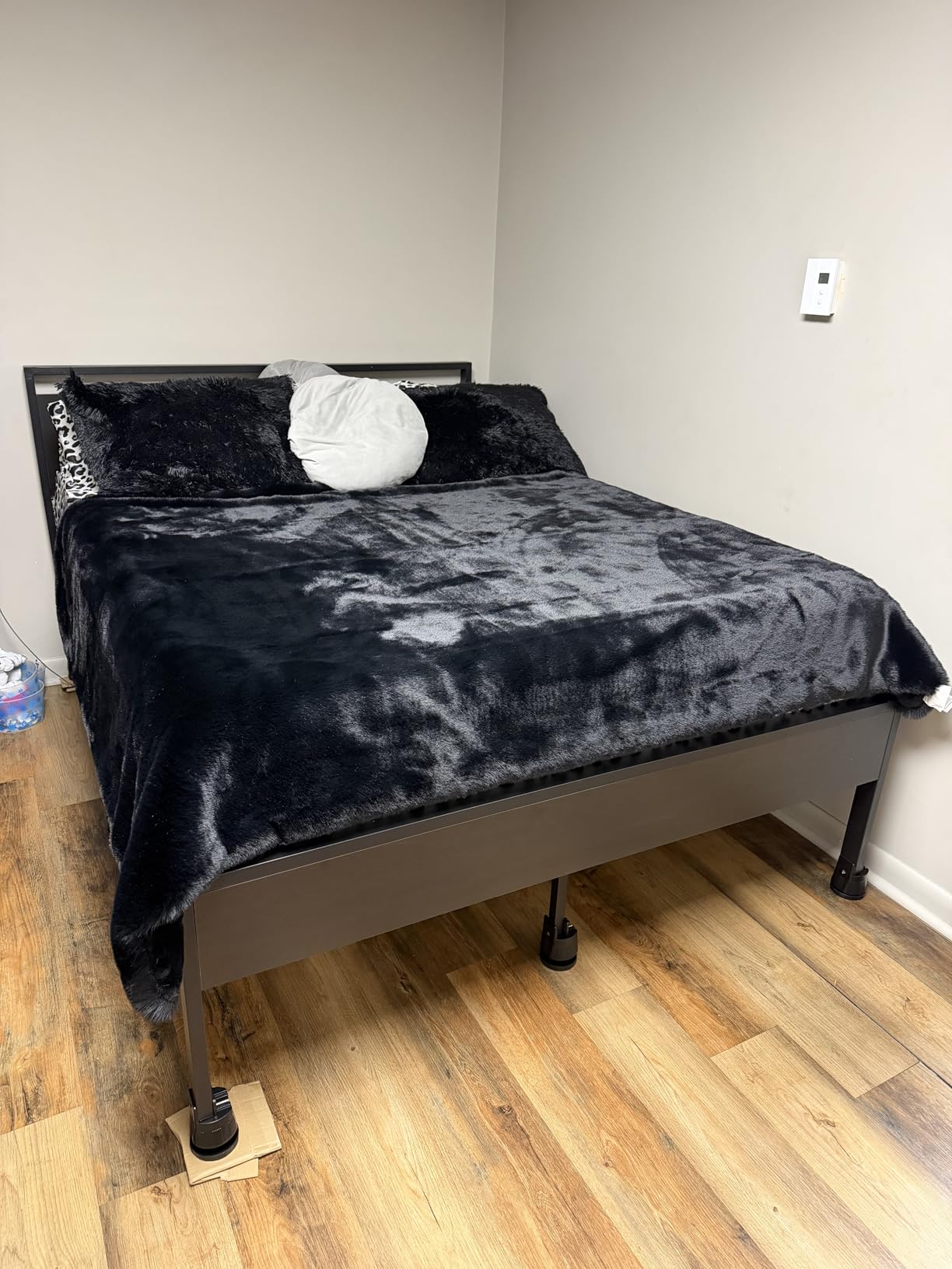 Allewie Queen Size Bed Frame, Heavy Duty 12 Metal Slats Support, Mahogany, Wooden Headboard and Footboard, Modern Platform Bed customer photo 1
