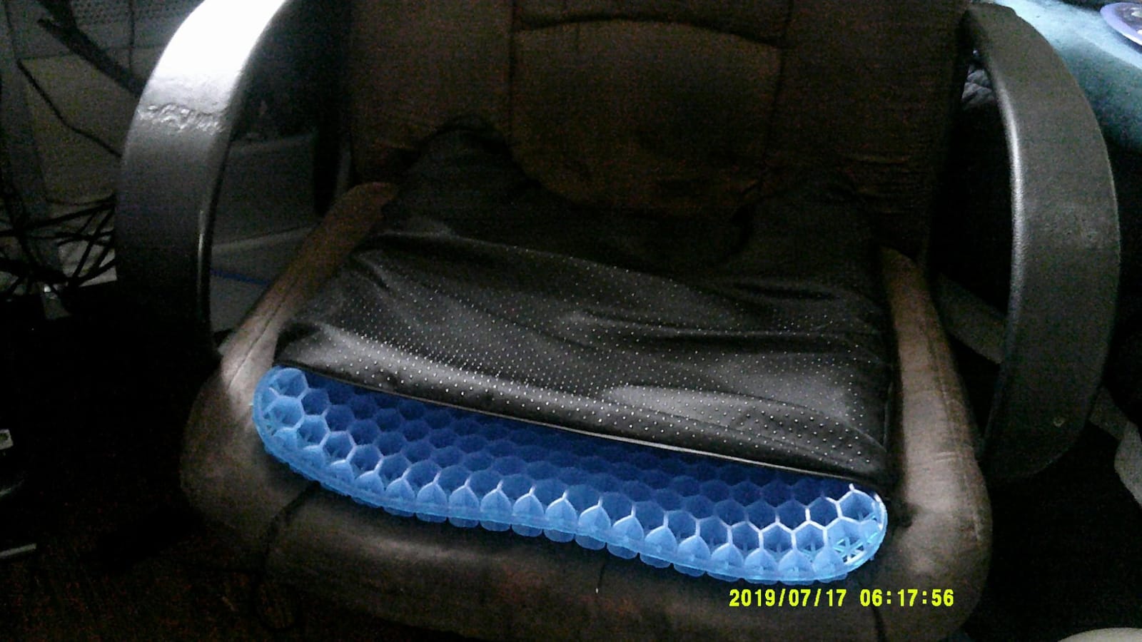 OMCOZY Gel Seat Cushion, Cooling Cushion (Super Large & Thick), Breathable Honeycomb Design Absorbs Pressure Points Seat Cushion, Gel Cushion for Office Chair, Home Car seat Cushion for Wheelchair customer photo 2