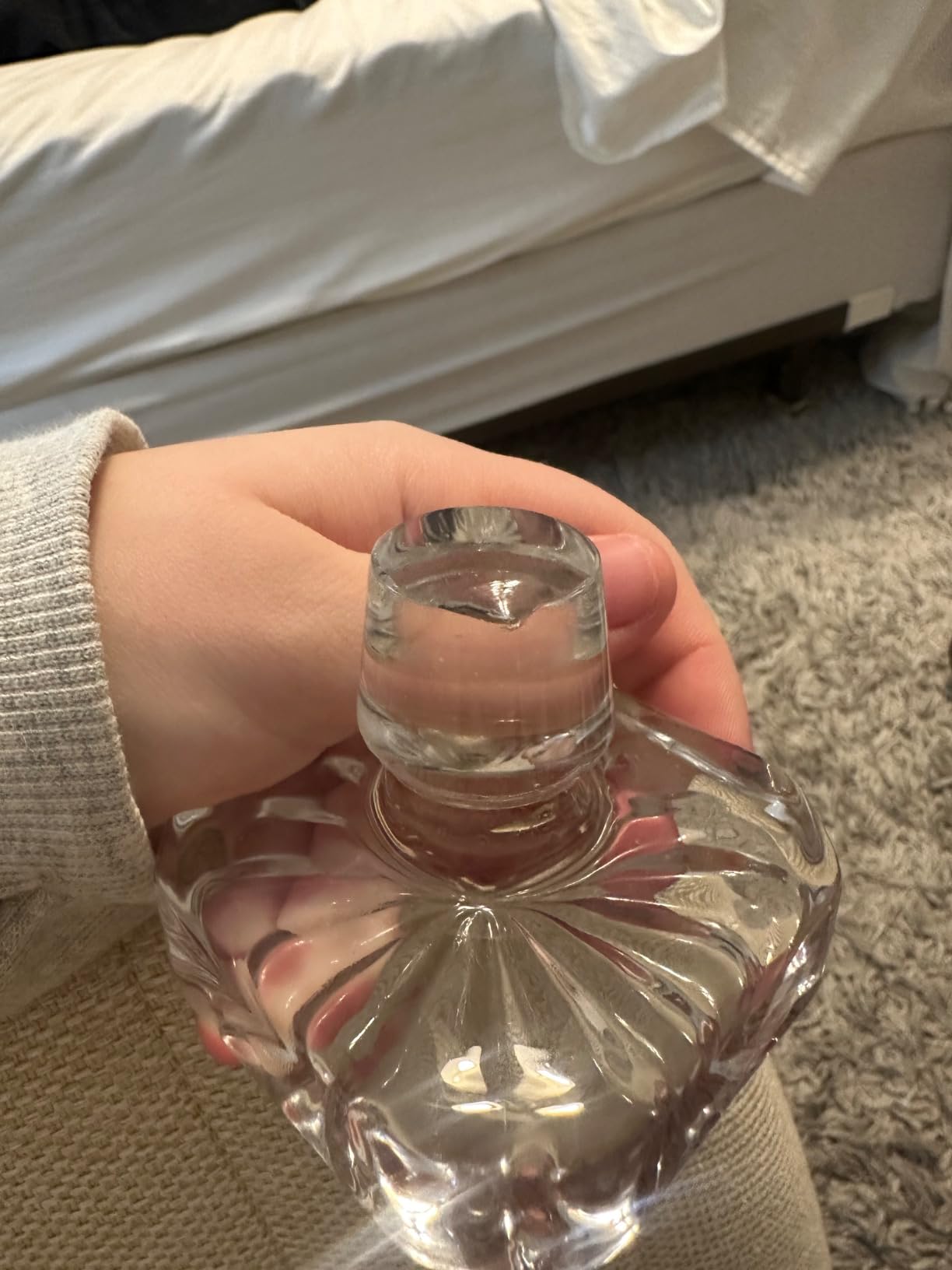 LIGHTEN LIFE Whiskey Decanter 29oz, Crystal Whiskey Decanter with Stopper, Non-Lead, 828ml, Dishwasher Safe customer photo 2