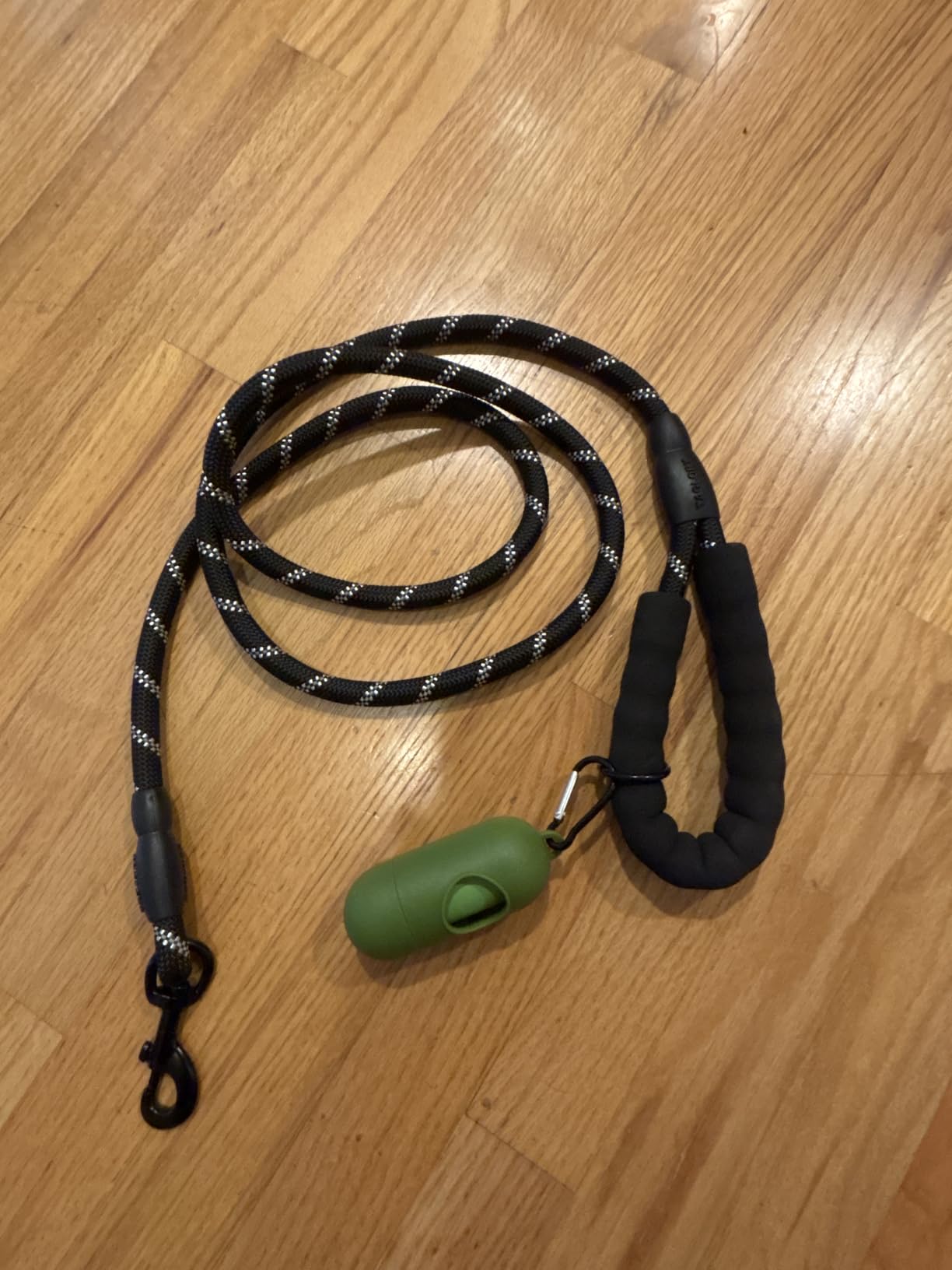 Taglory Rope Dog Leash for Medium Large Dogs, 6 FT Padded Handle, Black | Climbing Rope for Strong Pullers, Reflective for Night Walks and Training, Comfortable Grip, Anti-tangle Swivel Clip 1/2 inch customer photo 2