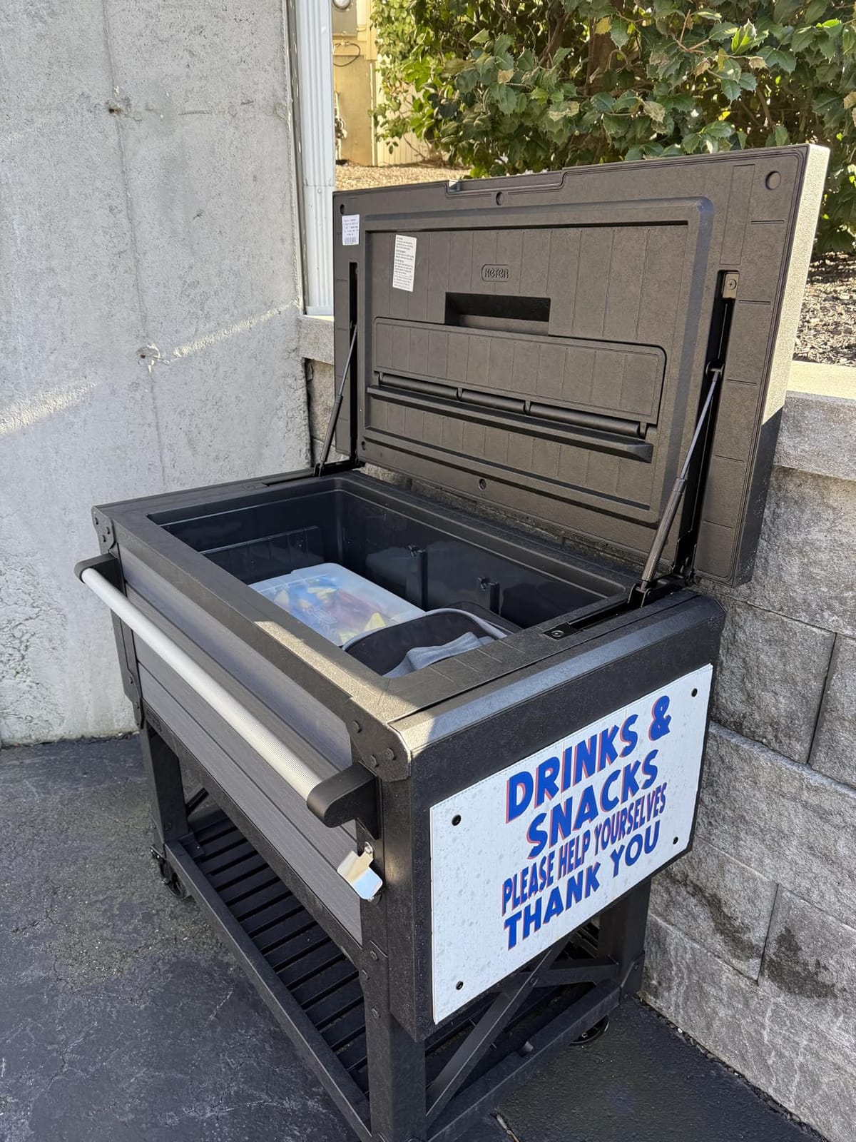 Keter 89.8 Qt Portable Outdoor Patio Cooling Chest, Graphite | Cooler Chest Beverage Party Bar Cart Table with Swivel Wheels, Shelves, and Bottle Opener customer photo 1