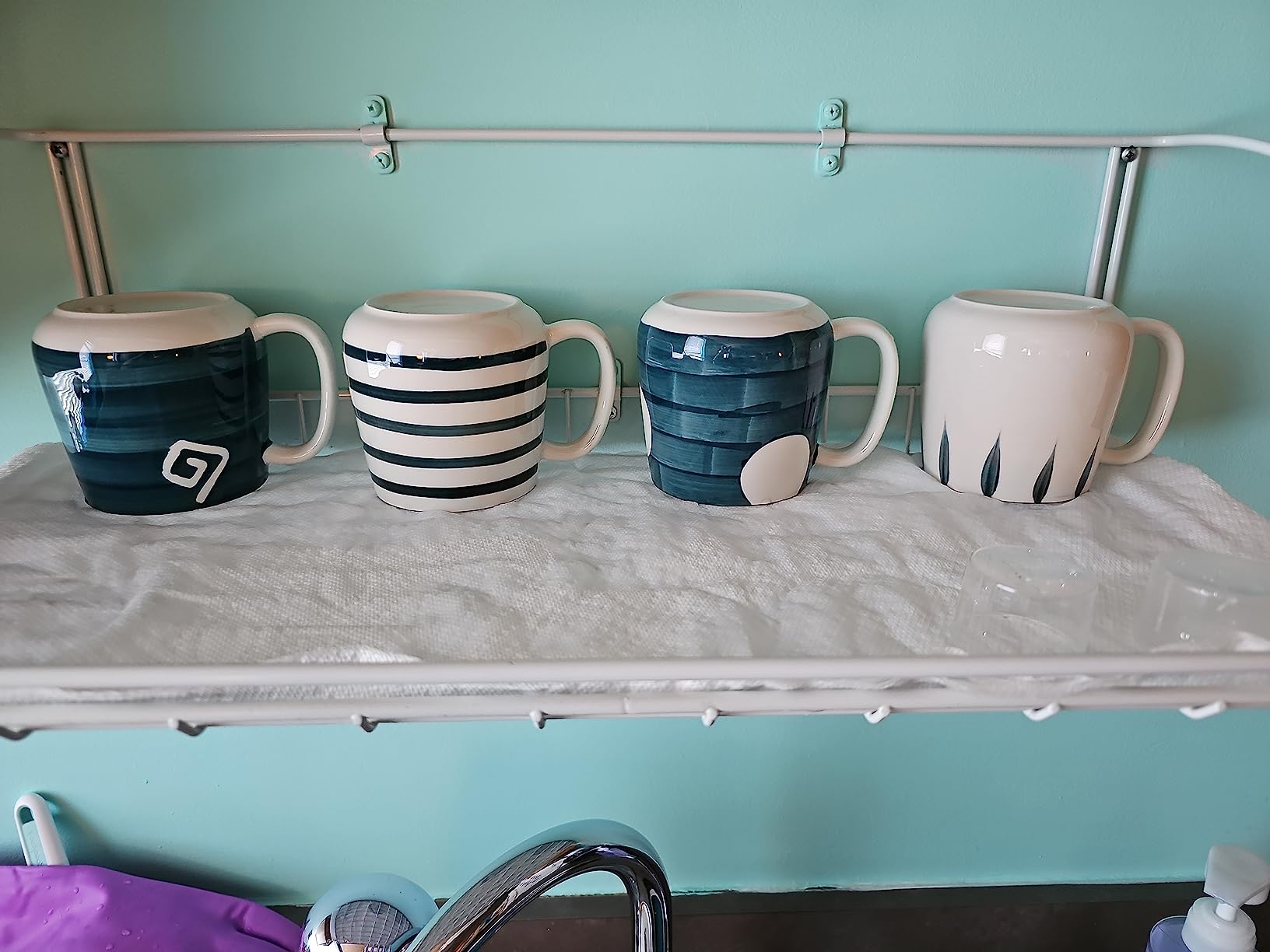 DEAYOU Set of 4 Porcelain Coffee Mugs, 17 Oz Ceramic Coffee Cups with Handles, Large Hand-Painted Tea Cups for Cappucino, Milk, Latte, Cocoa, Hot or Cold Drinks, Microwave & Dishwasher Safe customer photo 1