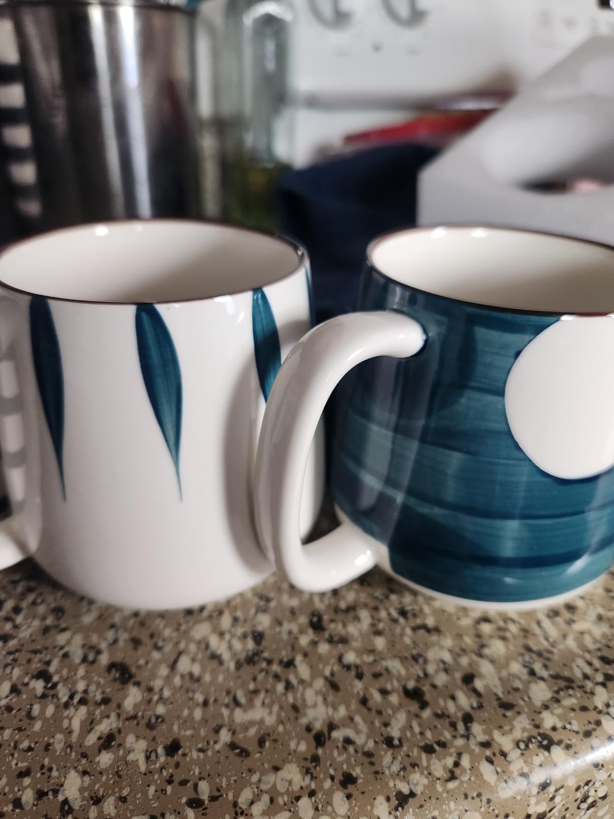 DEAYOU Set of 4 Porcelain Coffee Mugs, 17 Oz Ceramic Coffee Cups with Handles, Large Hand-Painted Tea Cups for Cappucino, Milk, Latte, Cocoa, Hot or Cold Drinks, Microwave & Dishwasher Safe customer photo 2