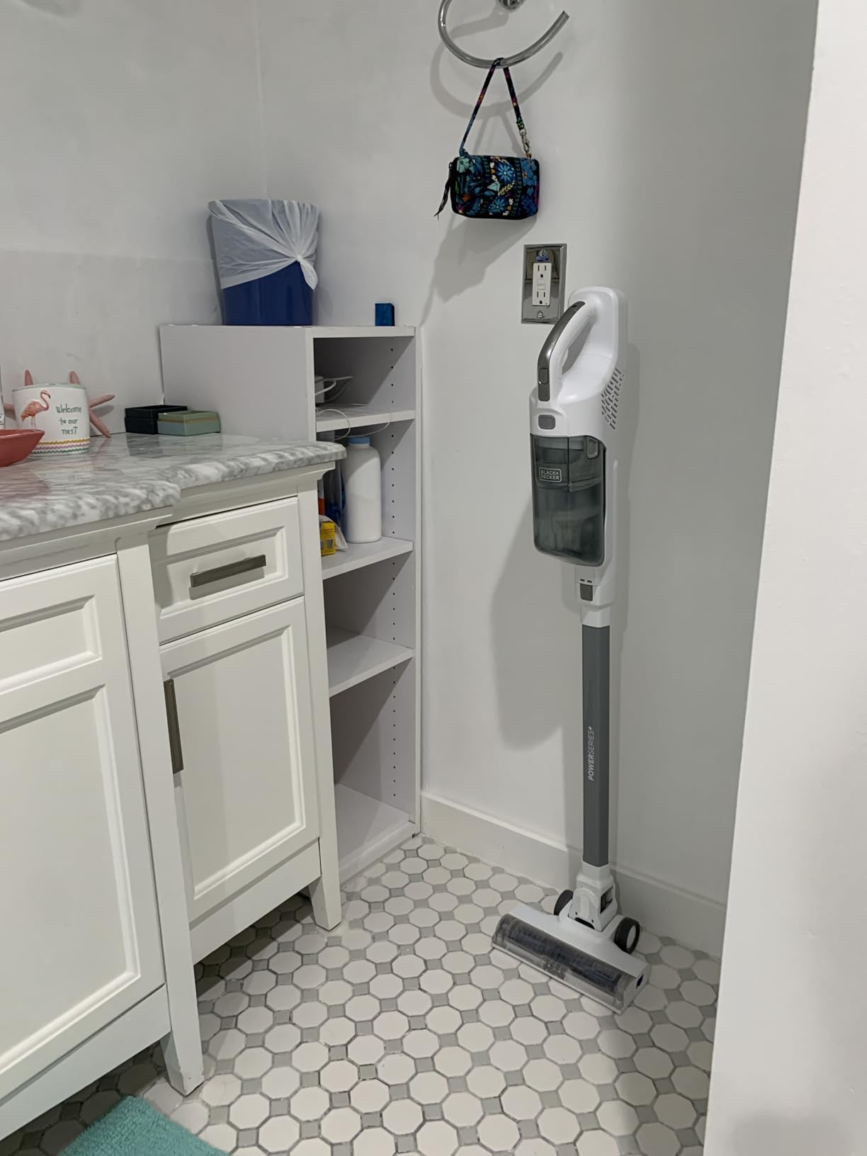BLACK+DECKER POWERSERIES+ 20V MAX Cordless Stick Vacuum Cleaner with LED Floor Lights, Bagless, Lightweight, Cordless Vacuum Cleaners for Home, Up to 44 Minutes, Powerful Suction, Gray (BHFEA520J) customer photo 1