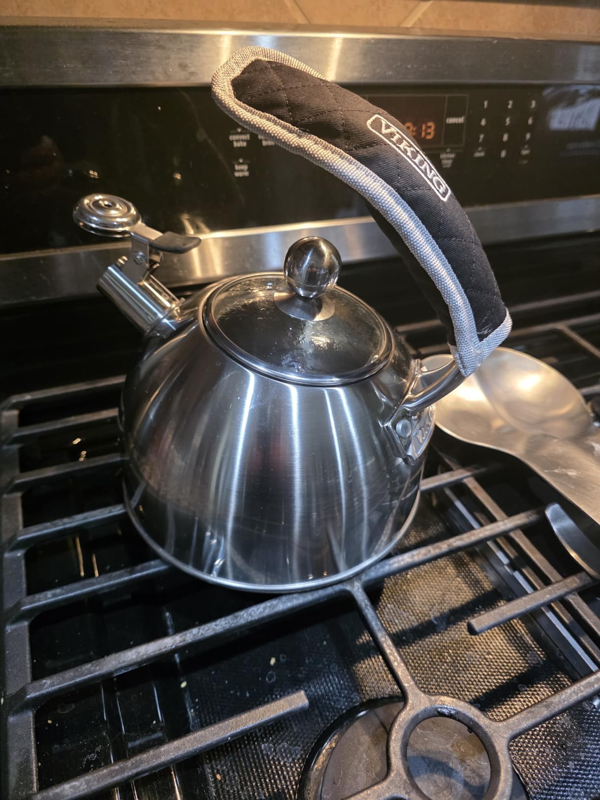Viking 3-Ply Stainless Steel Tea Kettle, 2.6 Quart Stovetop Hot Water Pot with Tempered Glass Lid, Ergonomic Handle, Induction Ready, Red customer photo 1