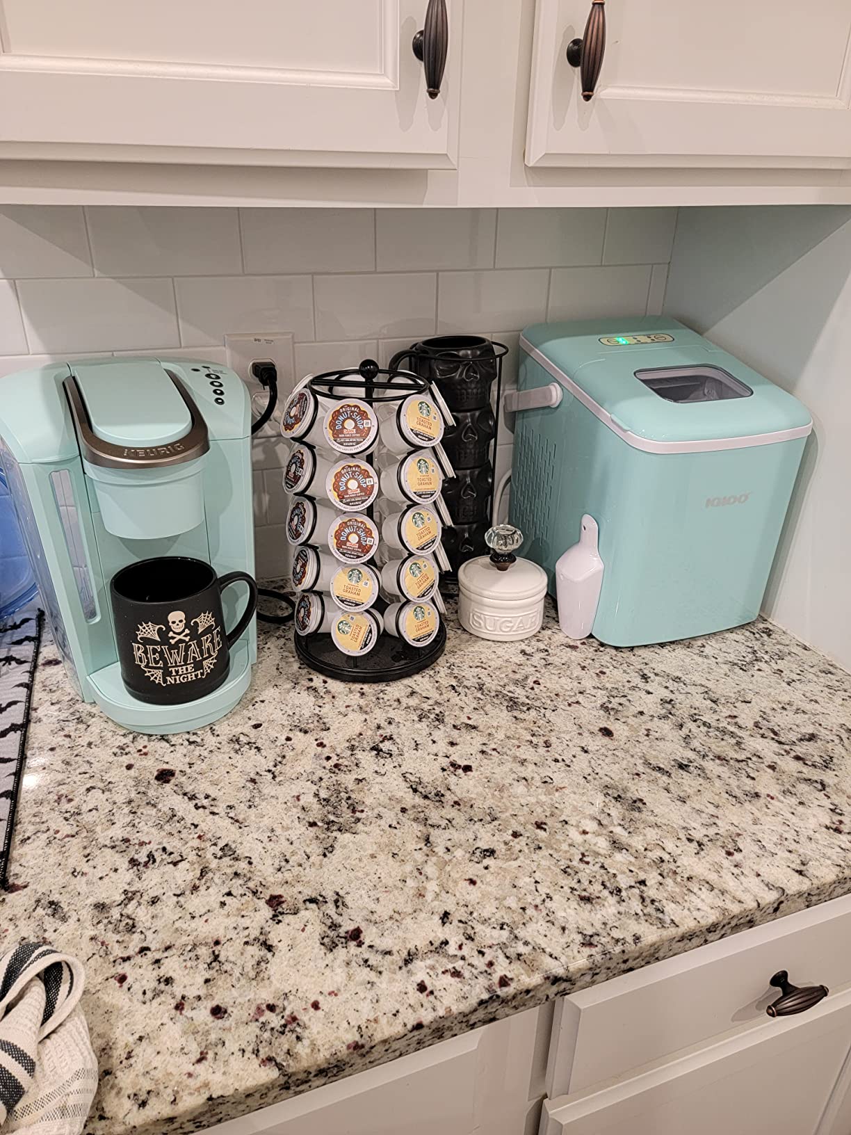 Igloo Automatic Self-Cleaning Portable Electric Countertop Ice Maker Machine with Handle, 26 Pounds in 24 Hours, 9 Ice Cubes Ready in 7 Minutes, with Ice Scoop and Basket customer photo 1