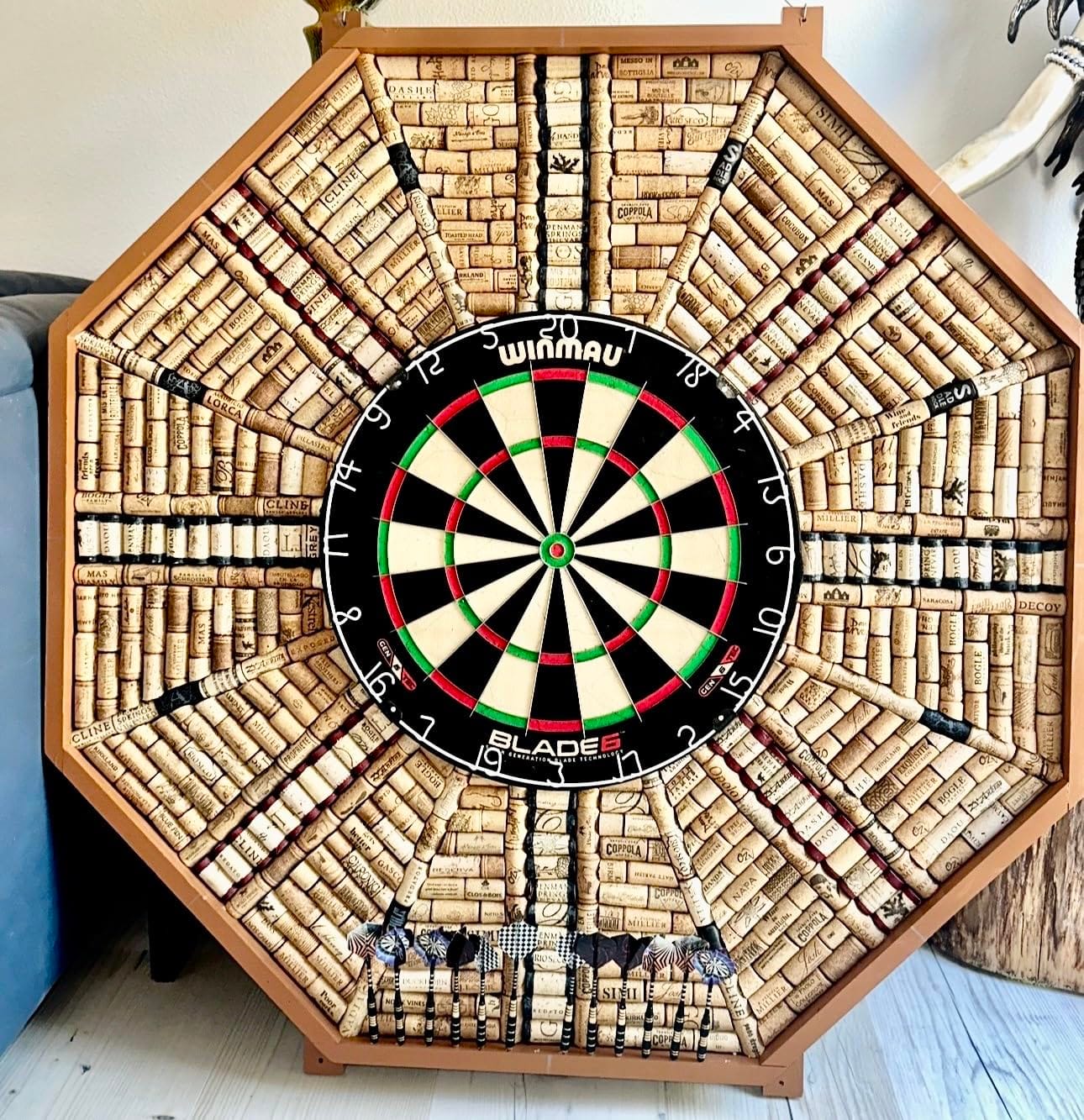 WINMAU Professional Bristle Dartboard - PDC Tournament Board with Official Tournament Specifications customer photo 2