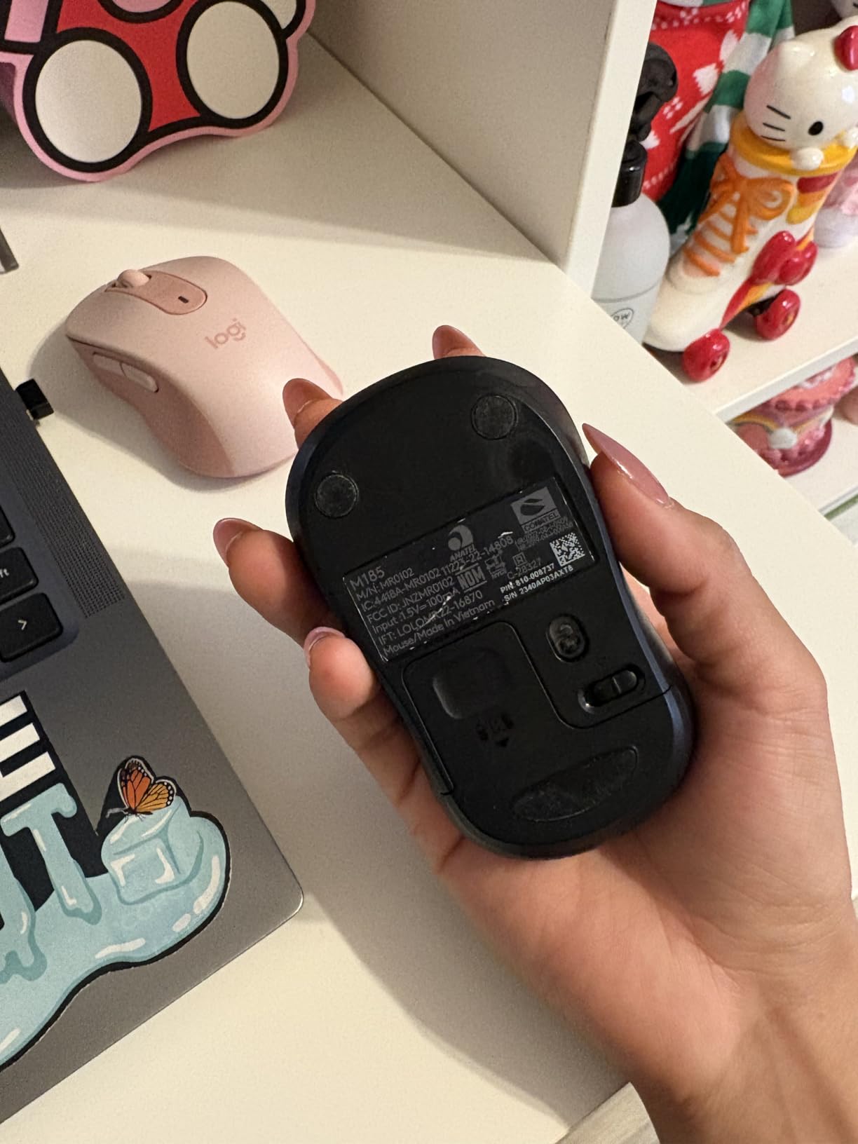 Logitech Signature M650 Wireless Mouse Small to Medium Sized Hands - Black | 2-year battery, silent clicks, customizable side buttons customer photo 1