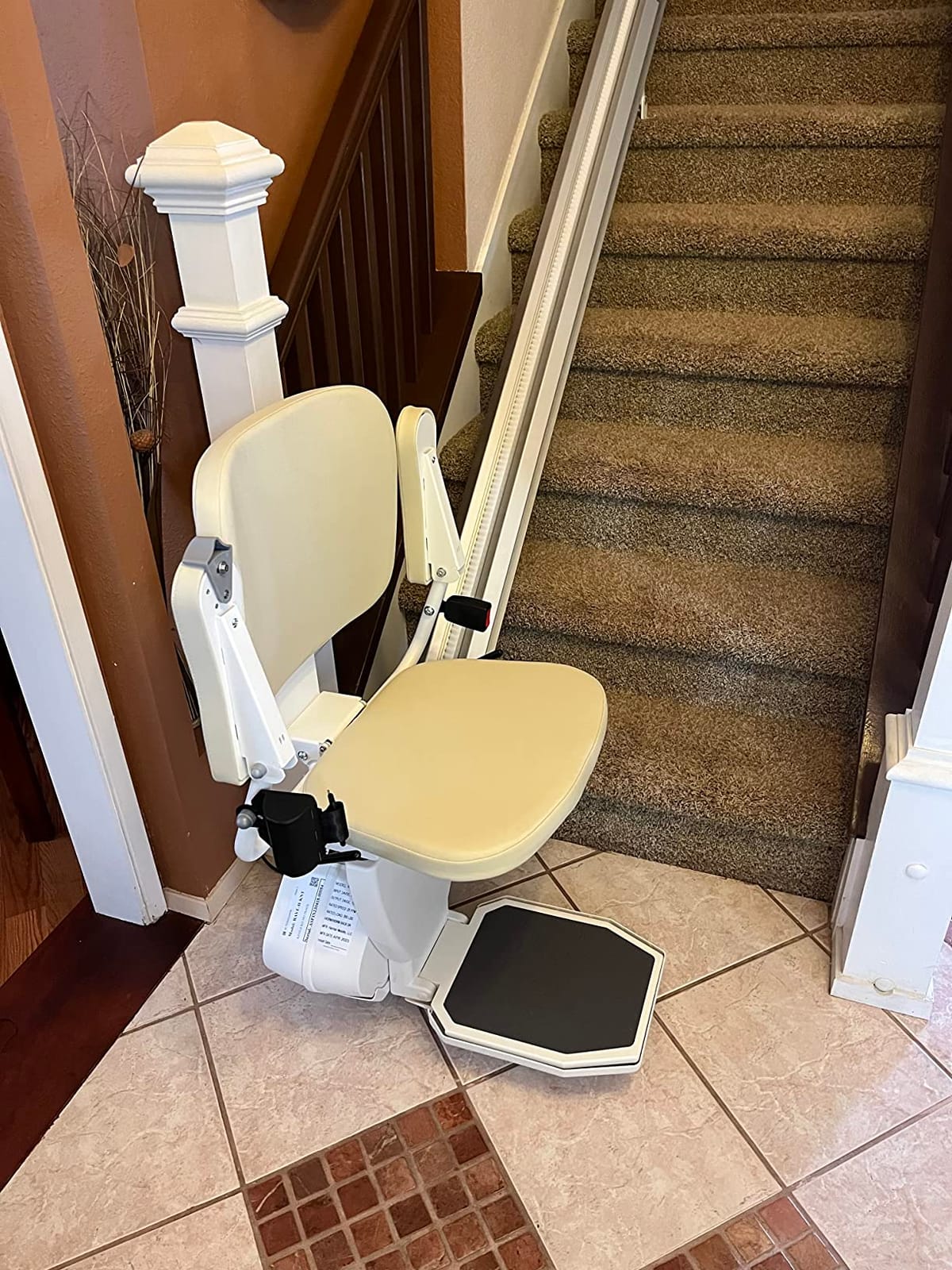 AmeriGlide Rave 2 Stair Lift for Seniors - DIY Self-Install Straight Stair Lift - Fits Most Straight Staircases - 350 lb Capacity - Battery Powered - Made in USA customer photo 1