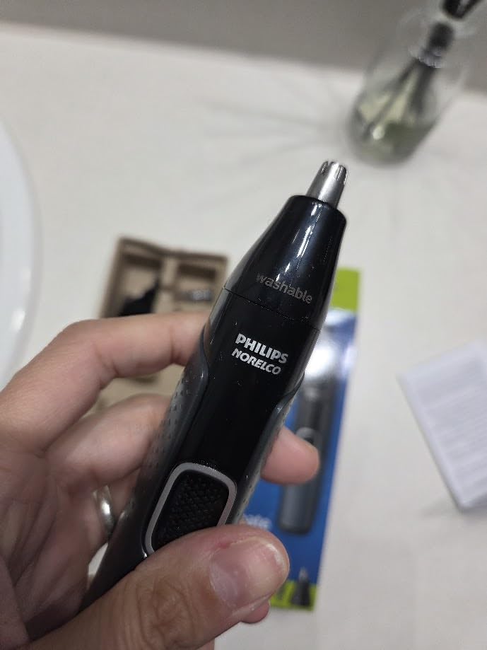 Philips Nose Trimmer 3000, for Nose, Ears & Eyebrows | Protective Guard System, Dual-Sided Steel Blades, Eyebrow Combs, Rotary Trimmer, Fully Washable, AA Battery, NT3600/62 customer photo 1
