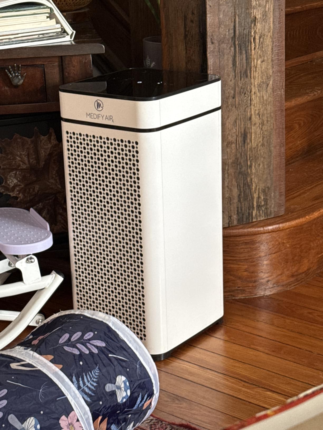Medify MA-40 UV Light Air Purifier with HEPA Filter | 1,793 ft² Coverage in 1hr for Wildfires Smoke, Odors, Pollen, Pets | Quiet Removal to 0.3 Microns | White customer photo 2