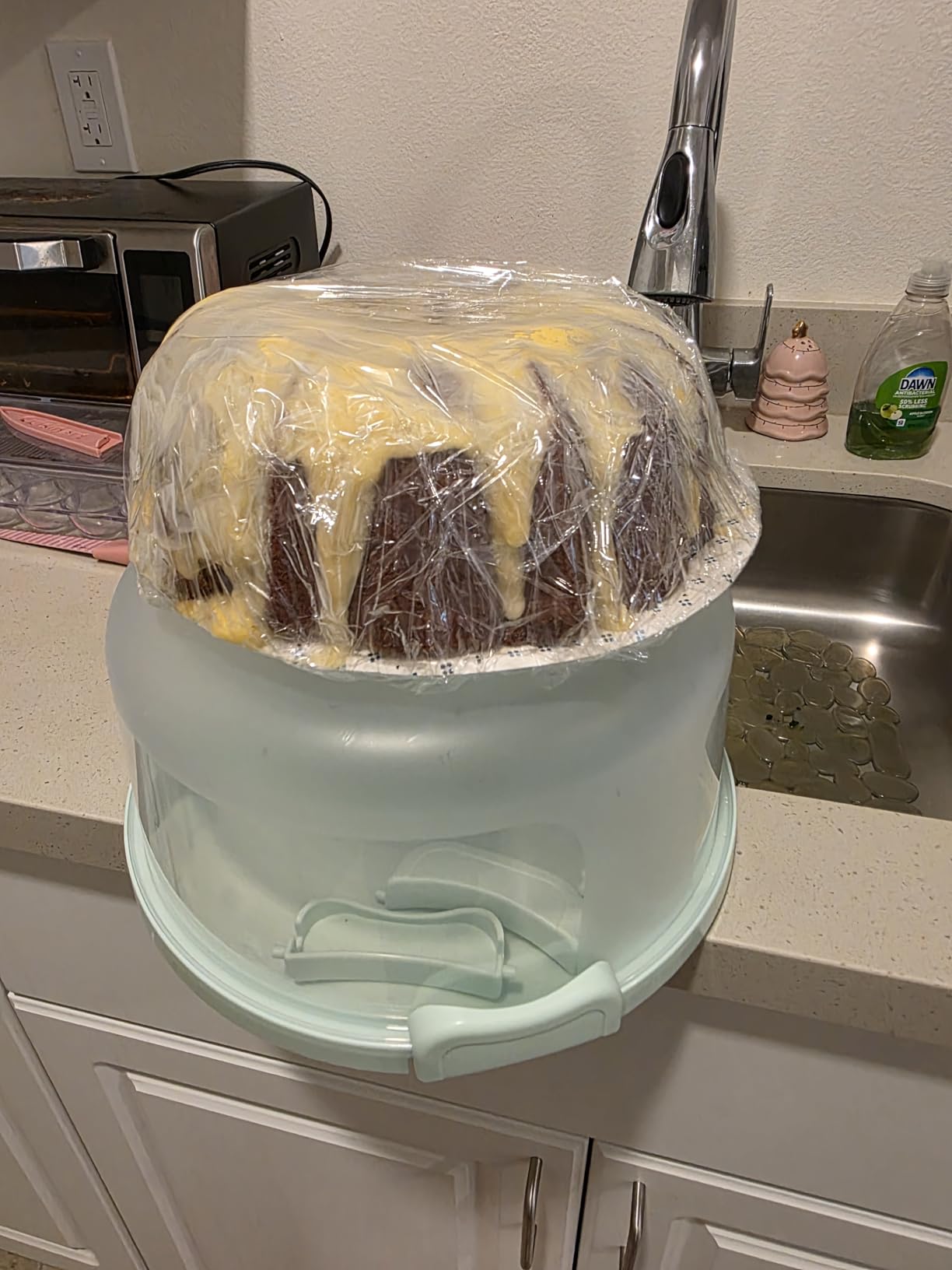 Cake Carrier with Lid and Handle, Ohuhu BPA-Free Cake Containers Cake Holder for 10 inch Cake with 2 Handle Cupcake Carrier - Plastic Cover Two Sided Base for Transport Pie Nut Fruit Mothers Day Gifts customer photo 1