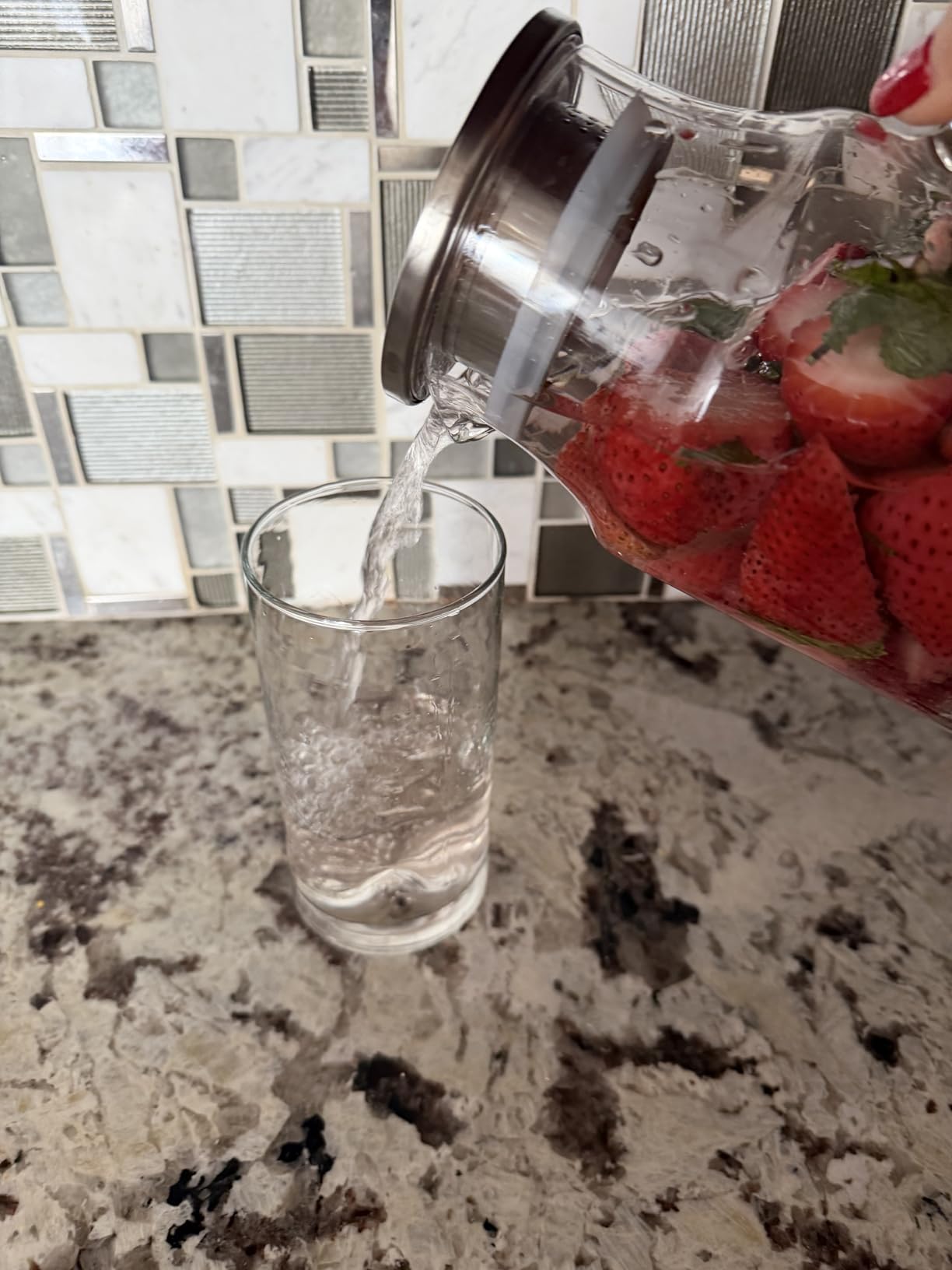 2 Liter 68 oz Glass Pitcher with Lid and Handle, Glass Carafe for Hot/Cold Water, Large Iced Tea Pitcher for Coffee, Juice and Homemade Beverage customer photo 1